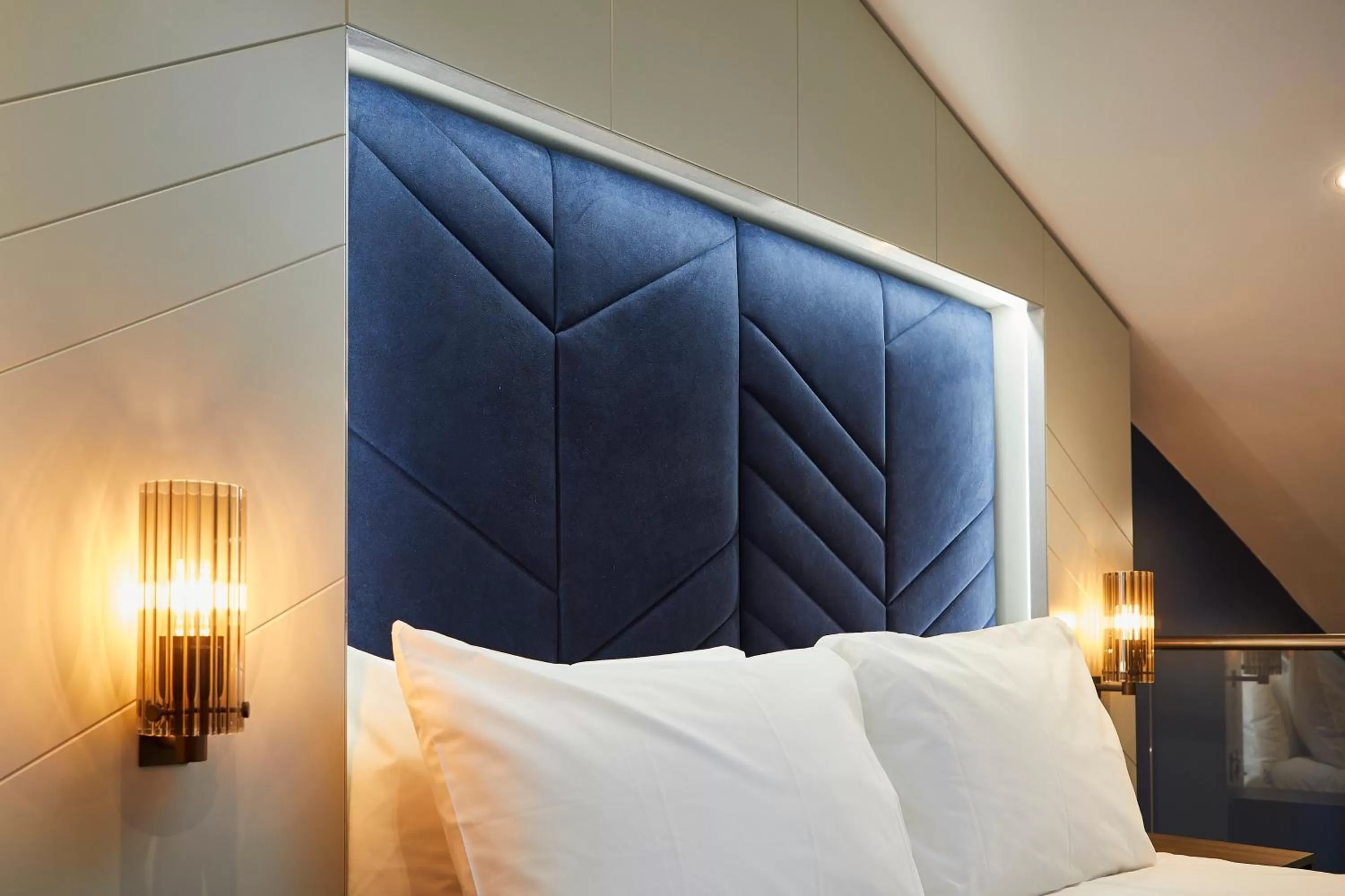 Bed in Roomzzz York City