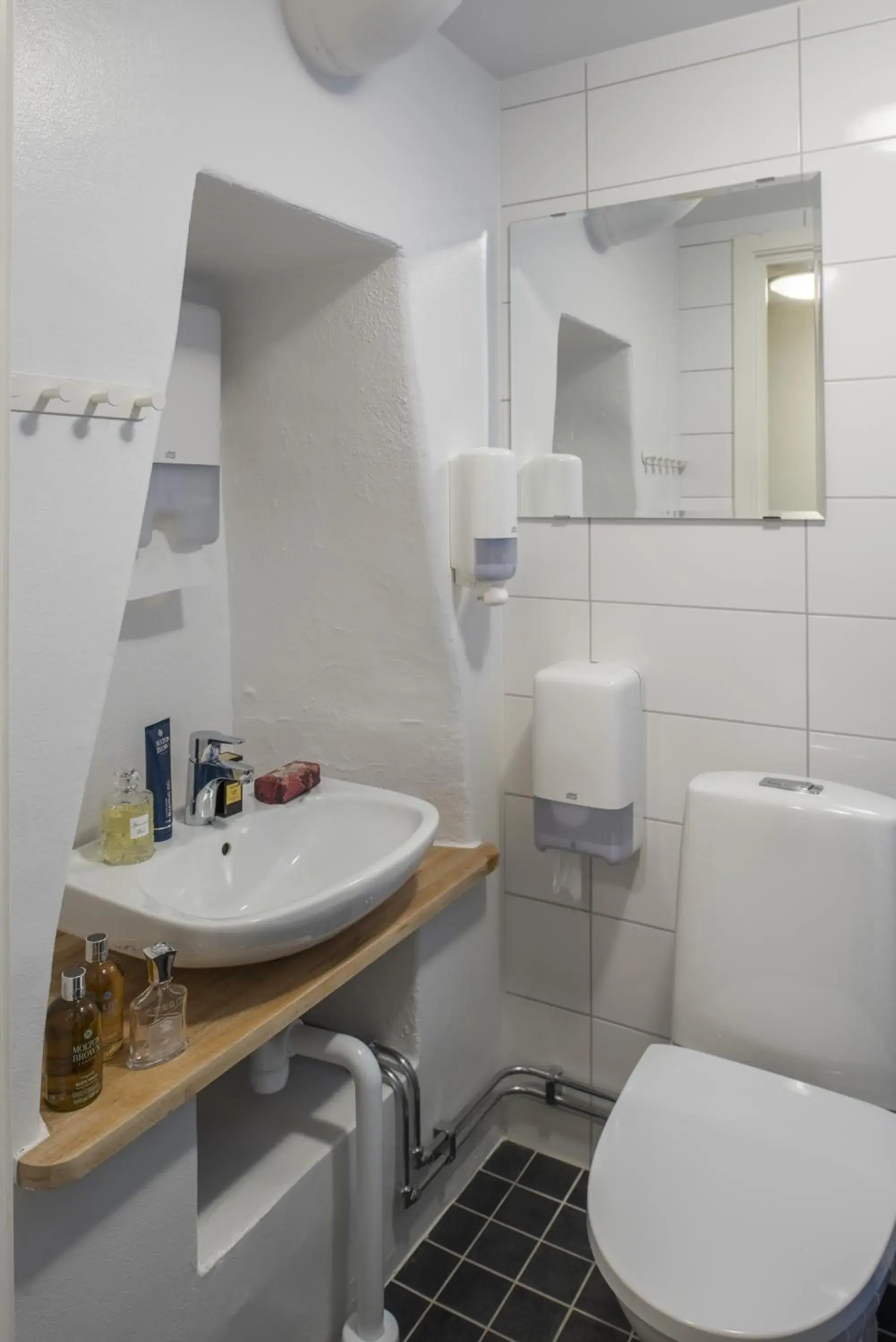 Toilet, Bathroom in Castle House Inn