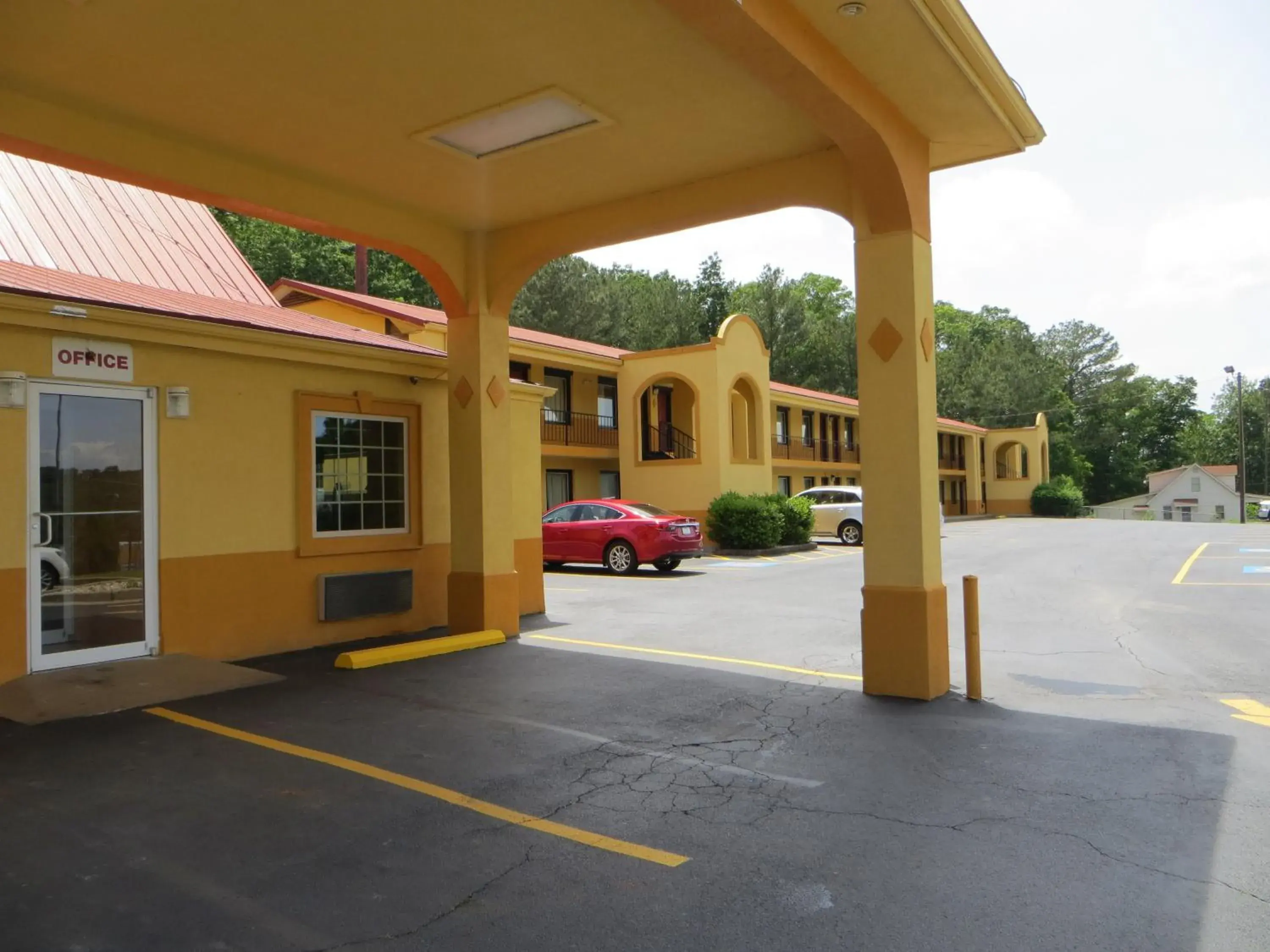 Property Building in Americas Best Value Inn Cartersville