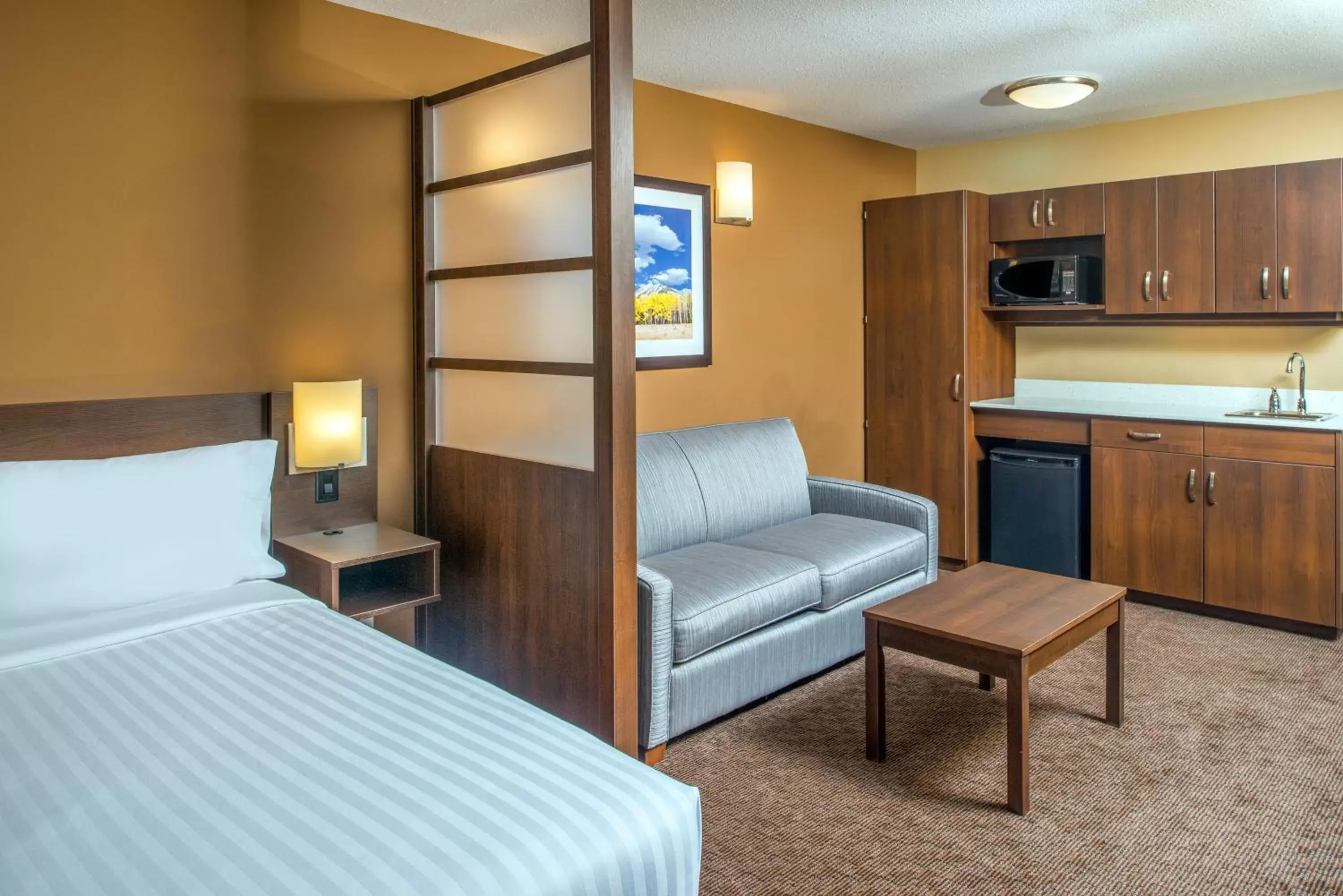 Living room, Bed in Microtel Inn & Suites by Wyndham Red Deer Living room, Bed in Microtel Inn & Suites by Wyndham Red Deer