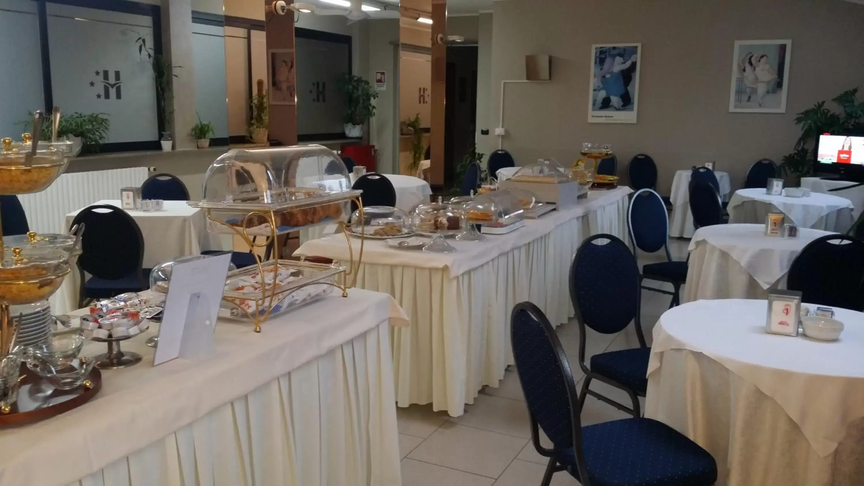 Buffet breakfast, Banquet Facilities in Flying Hotel