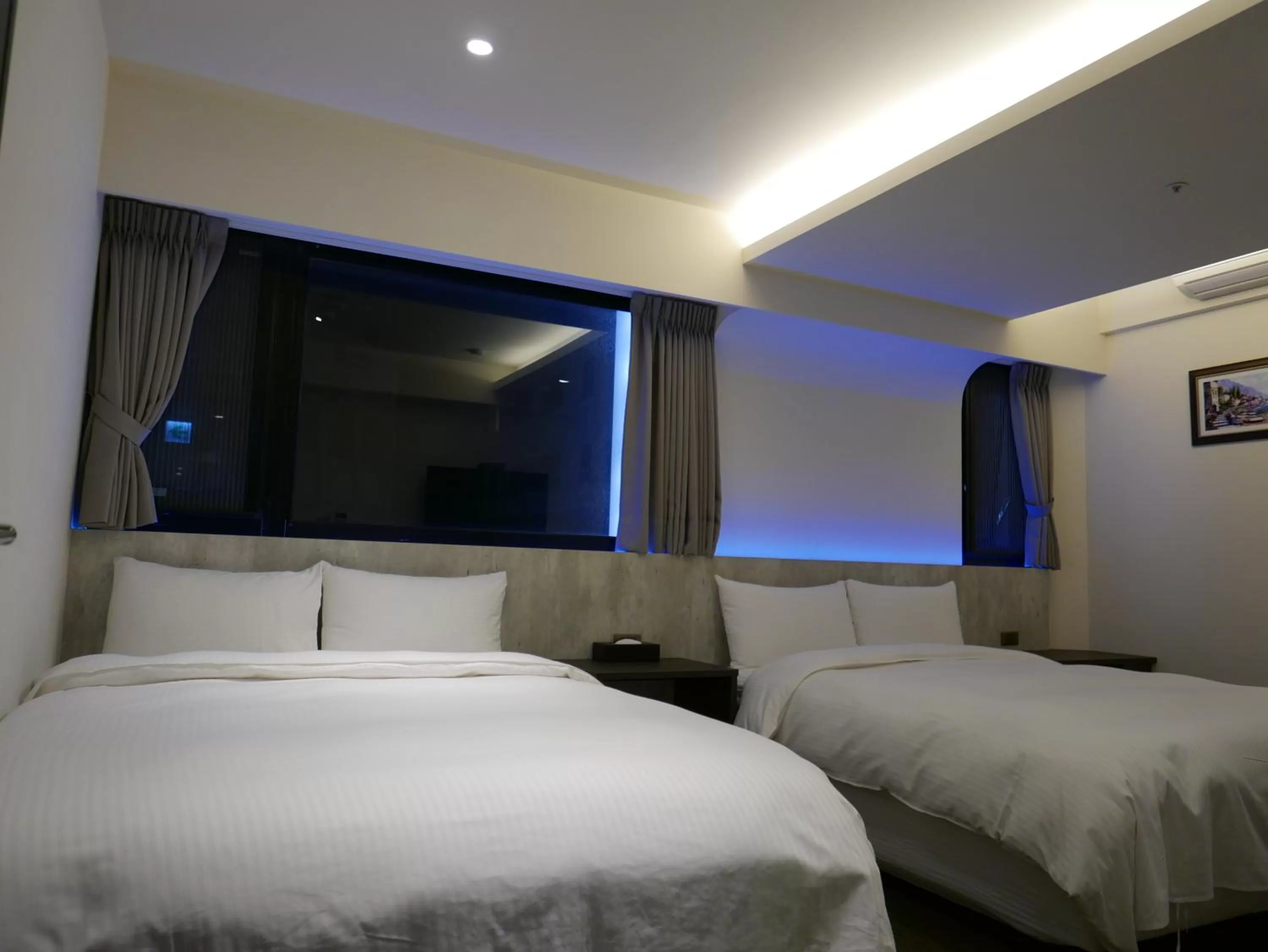 Photo of the whole room, Bed in 泊居旅店二館 Oursinn Hotel 2