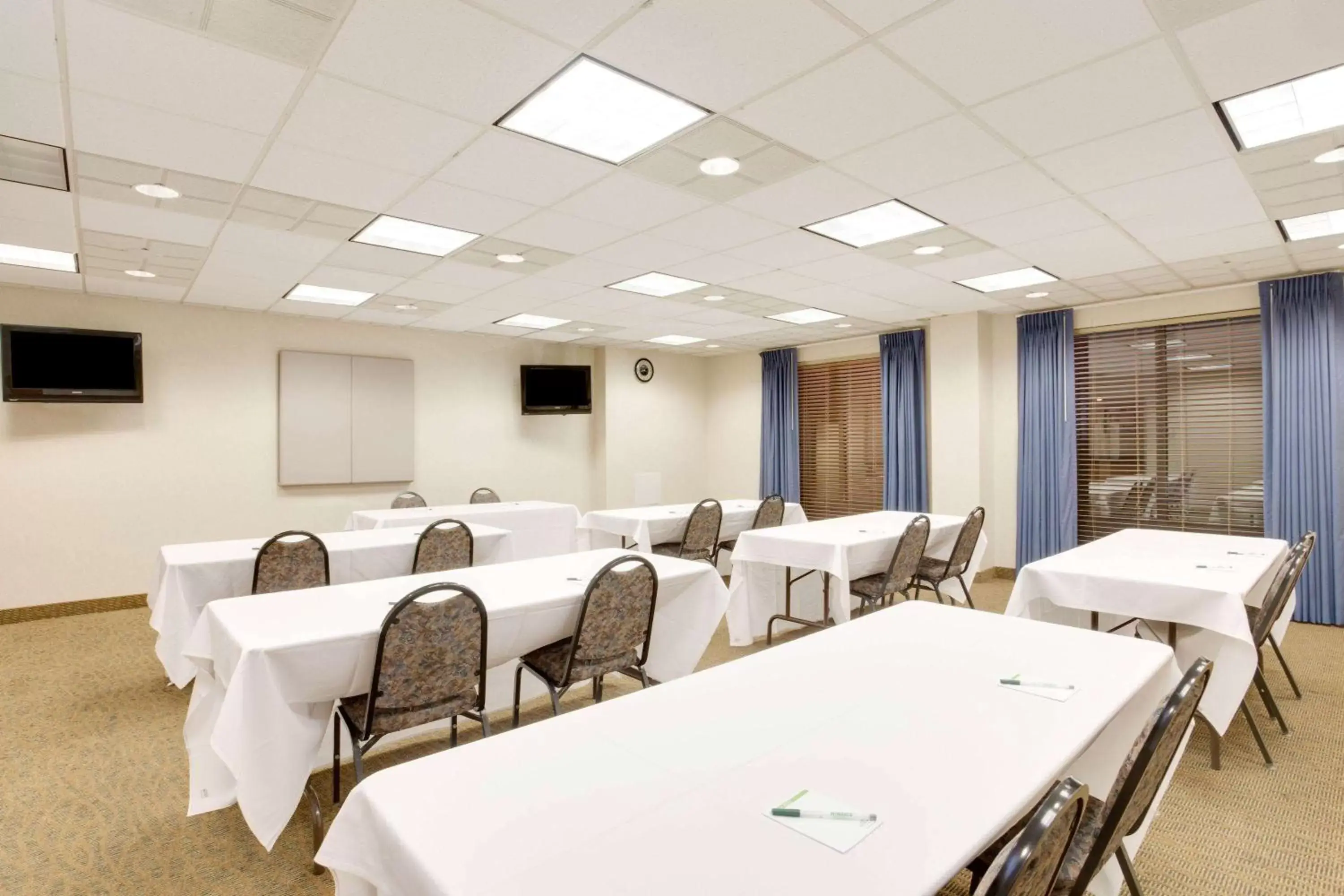 On site, Business Area/Conference Room in Wingate by Wyndham Bridgeport