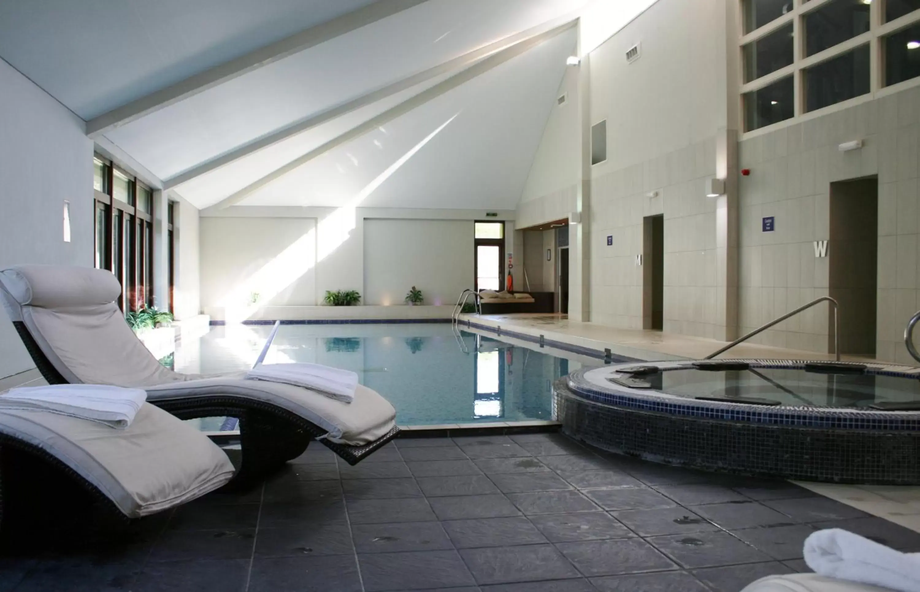Hot Tub, Swimming Pool in Nant Ddu Lodge Hotel & Spa