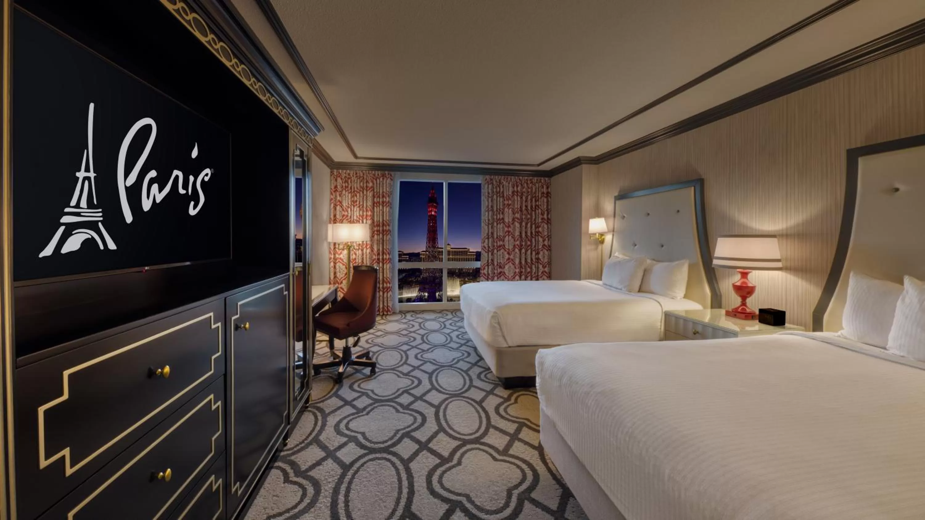 Photo of the whole room, Bed in Paris Las Vegas Hotel & Casino