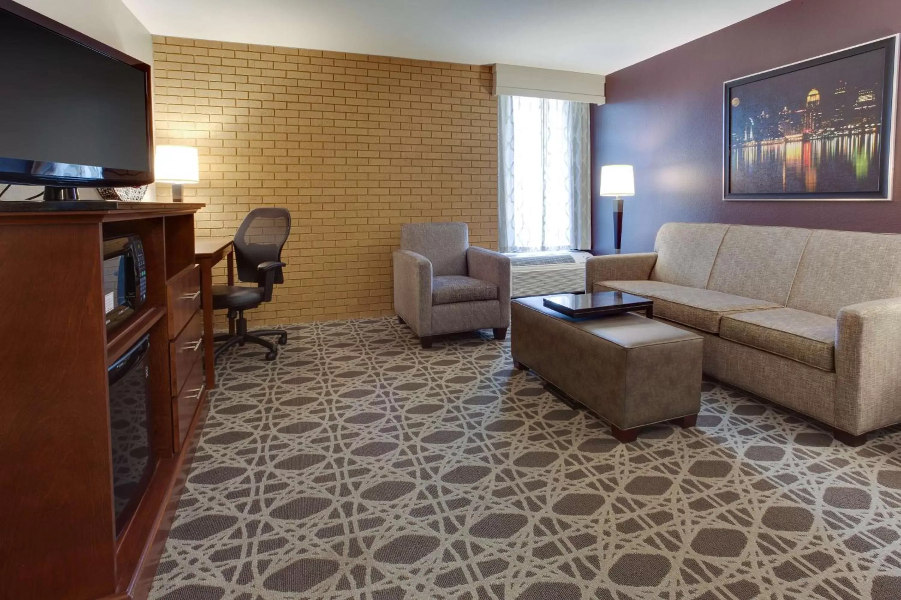 Photo of the whole room, Seating Area in Drury Inn & Suites Louisville East