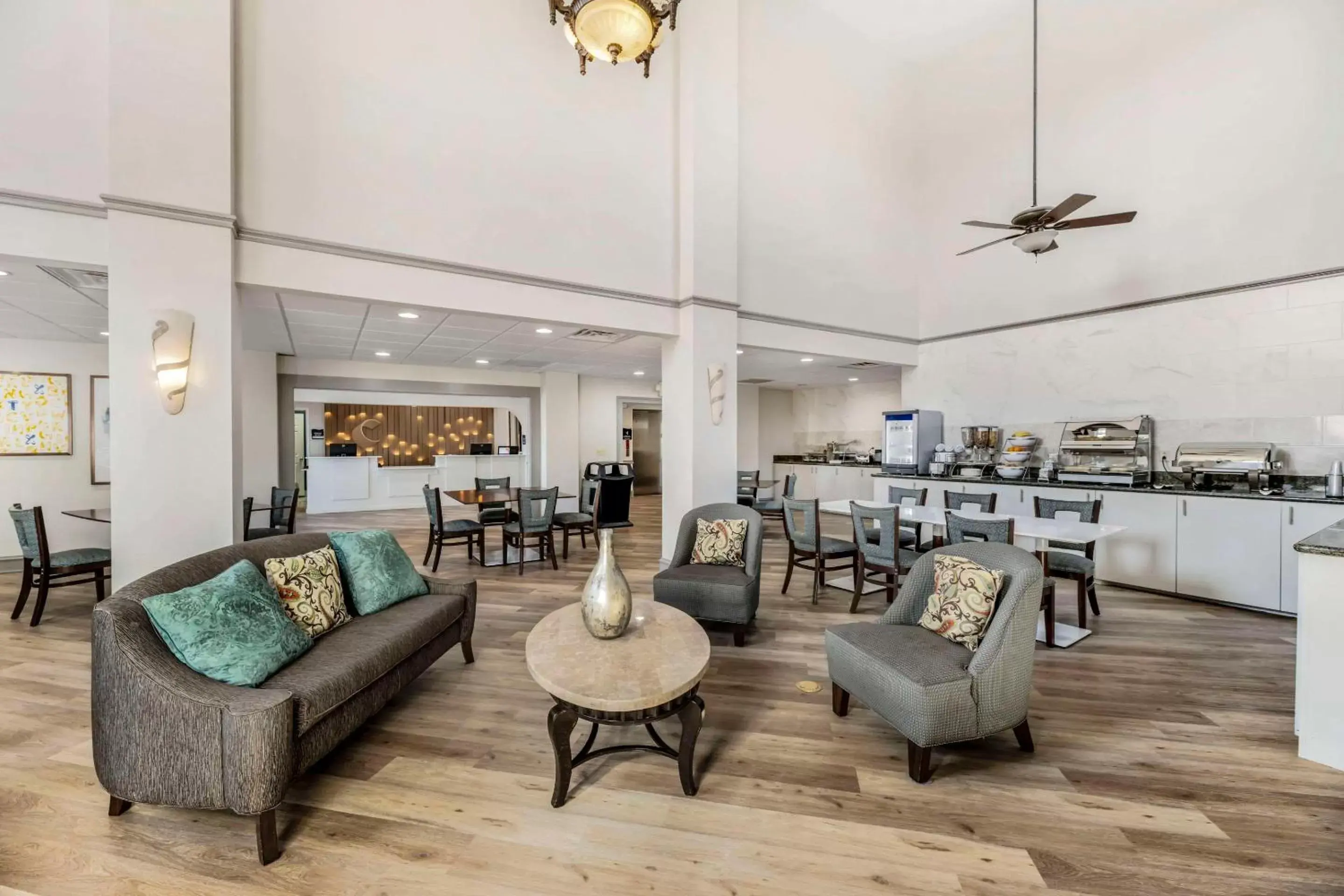 Breakfast in Comfort Inn & Suites Andrews Breakfast in Comfort Inn & Suites Andrews