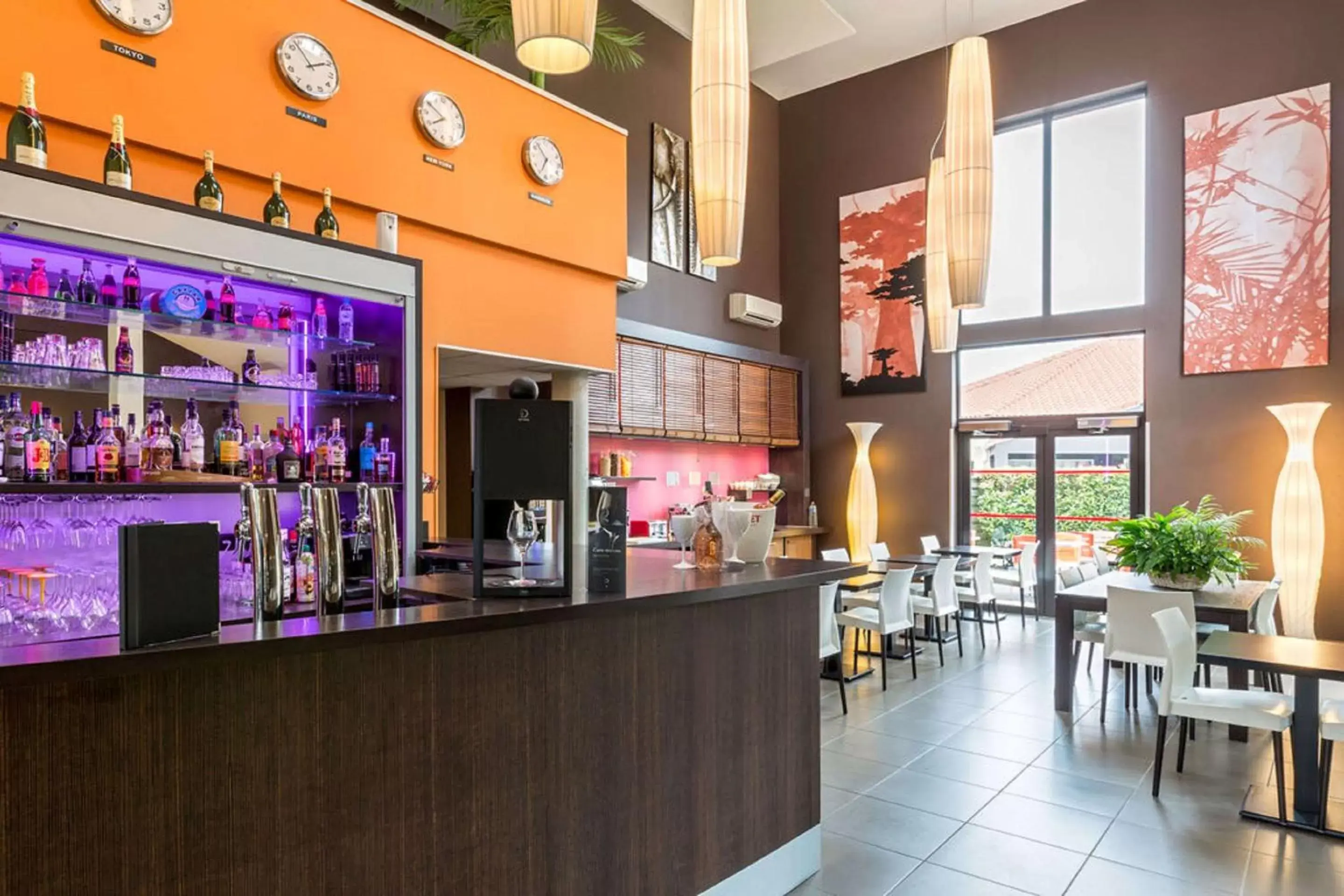 Lounge or bar in Best Western Hotel Nuit De Retz Nantes Sud Lounge or bar in Best Western Hotel Nuit De Retz Nantes Sud