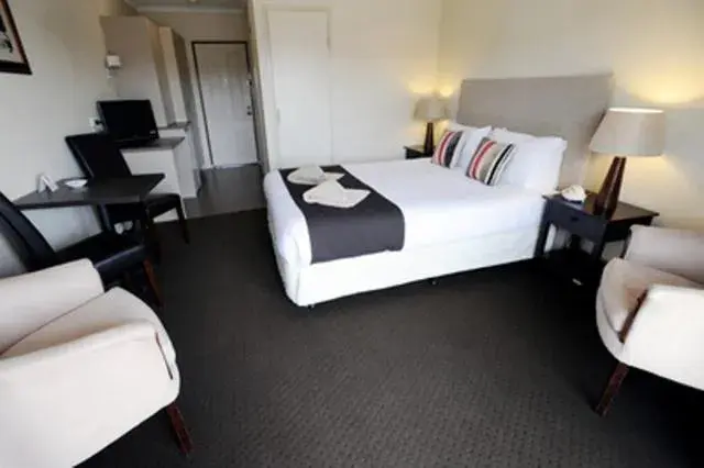 Bedroom, Bed in Central City Motor Inn Ballarat