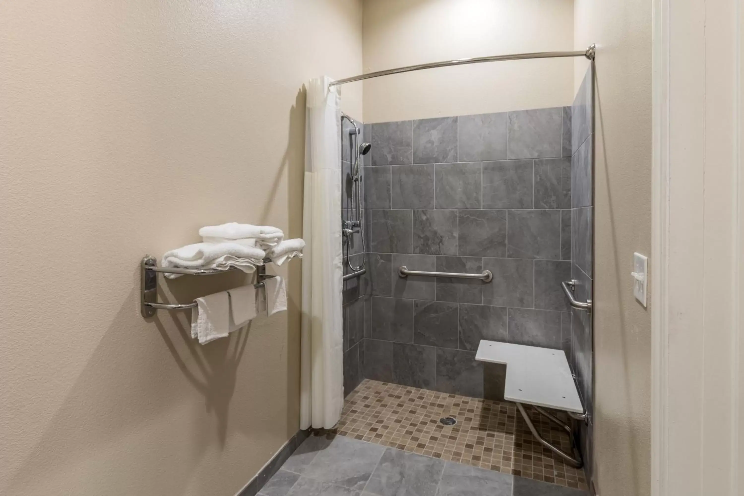 Shower, Bathroom in Scottish Inns & Suites