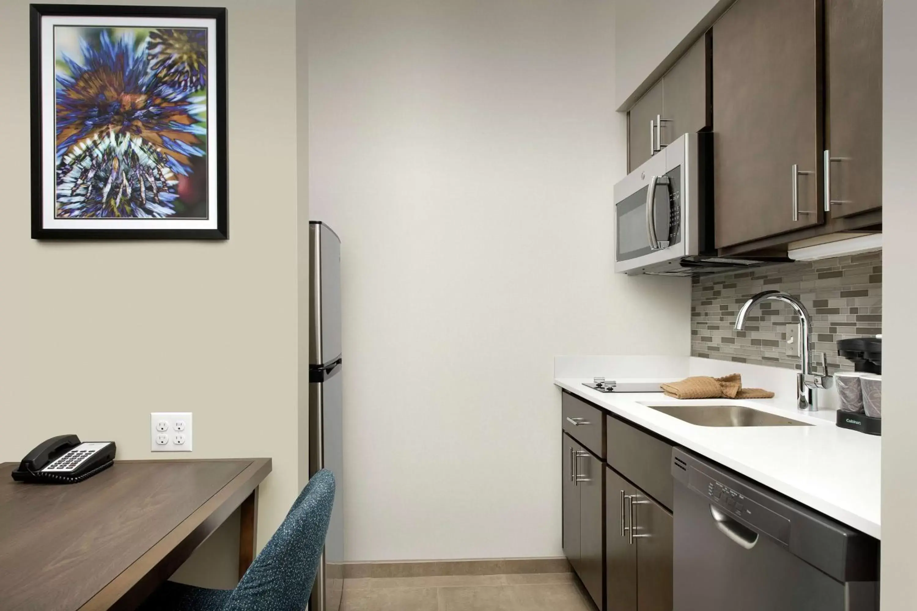 Kitchen or kitchenette, Kitchen/Kitchenette in Homewood Suites By Hilton Denver Airport Tower Road