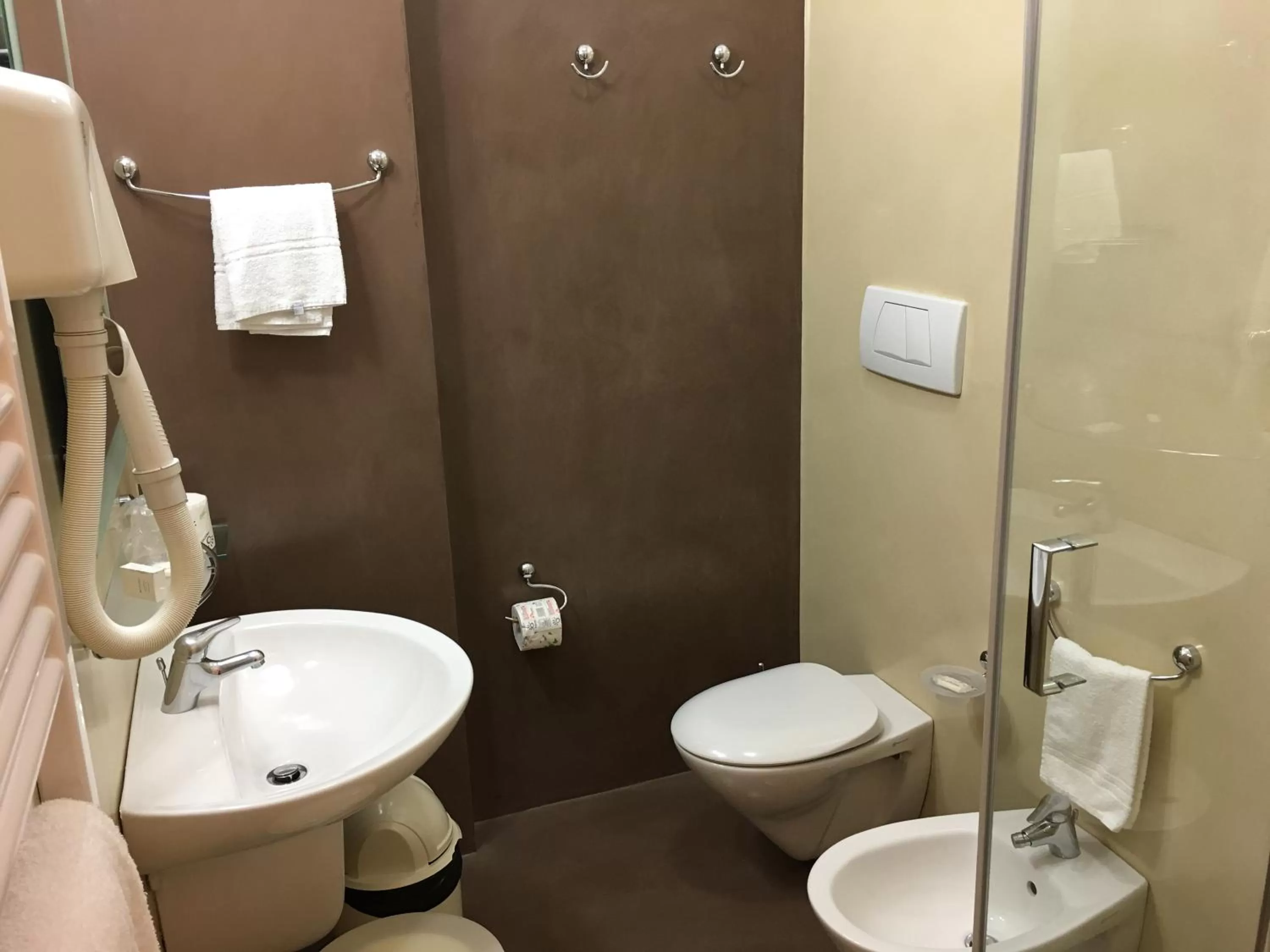 Shower in Basilica Hotel