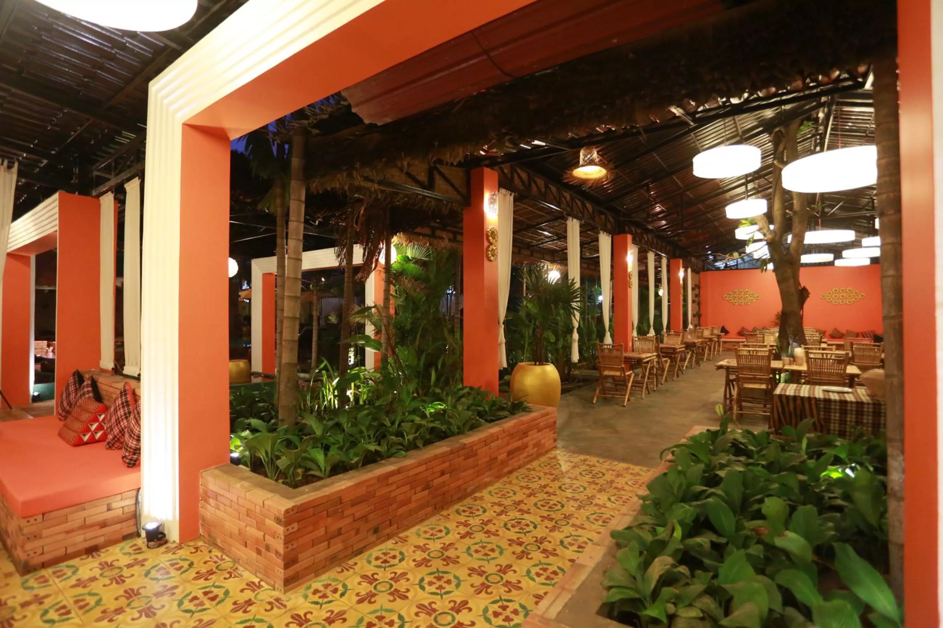 Restaurant/places to eat in Central Indochine d'Angkor Hotel