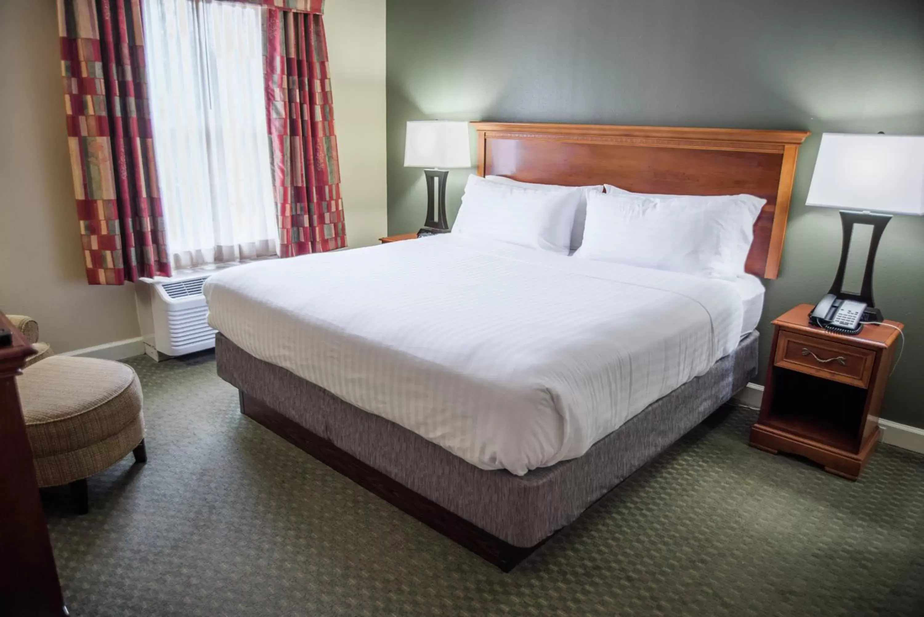 Photo of the whole room, Bed in Holiday Inn Express Hotel & Suites Conover - Hickory Area, an IHG Hotel