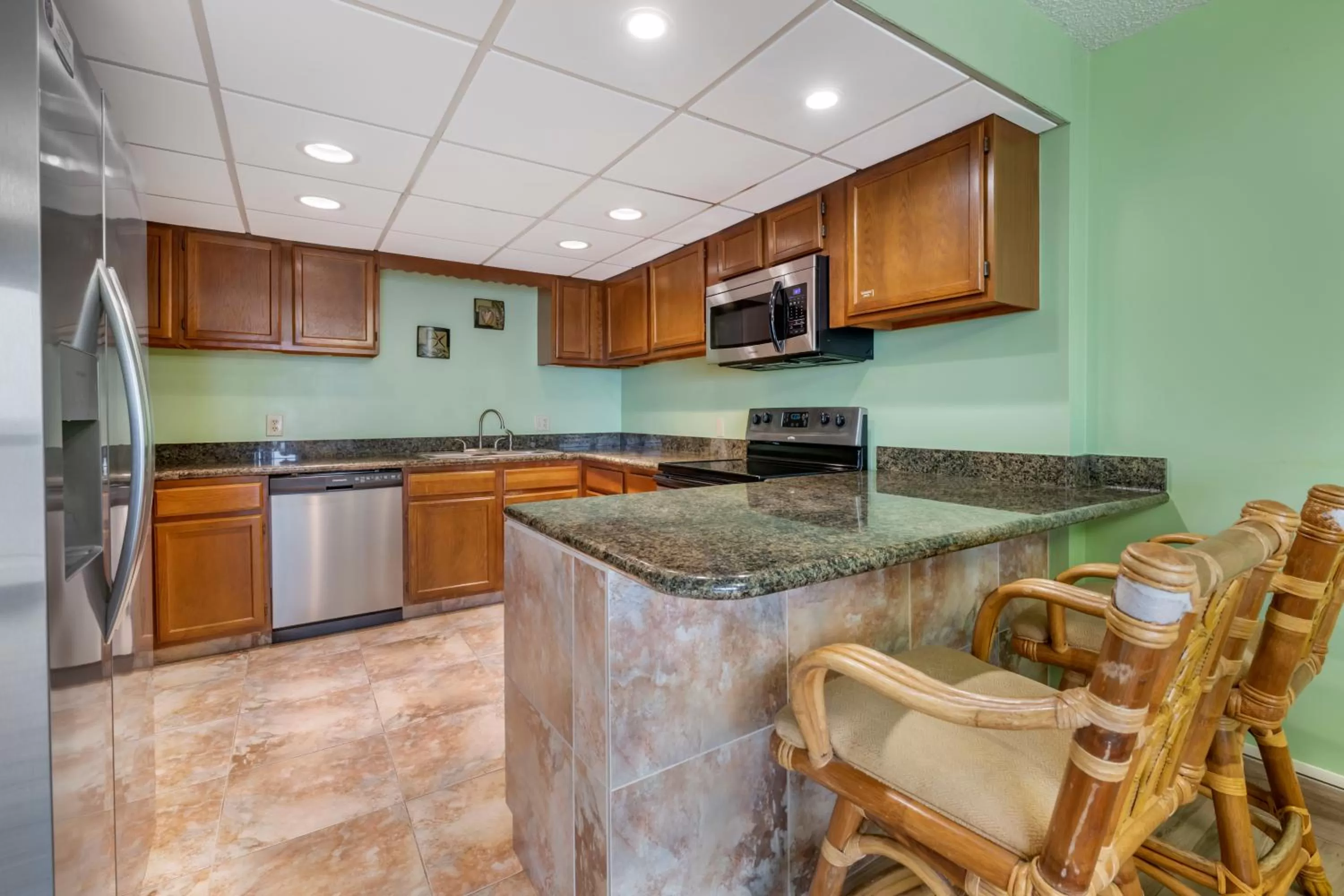 Kitchen or kitchenette in Tropical Winds Resort Hotel