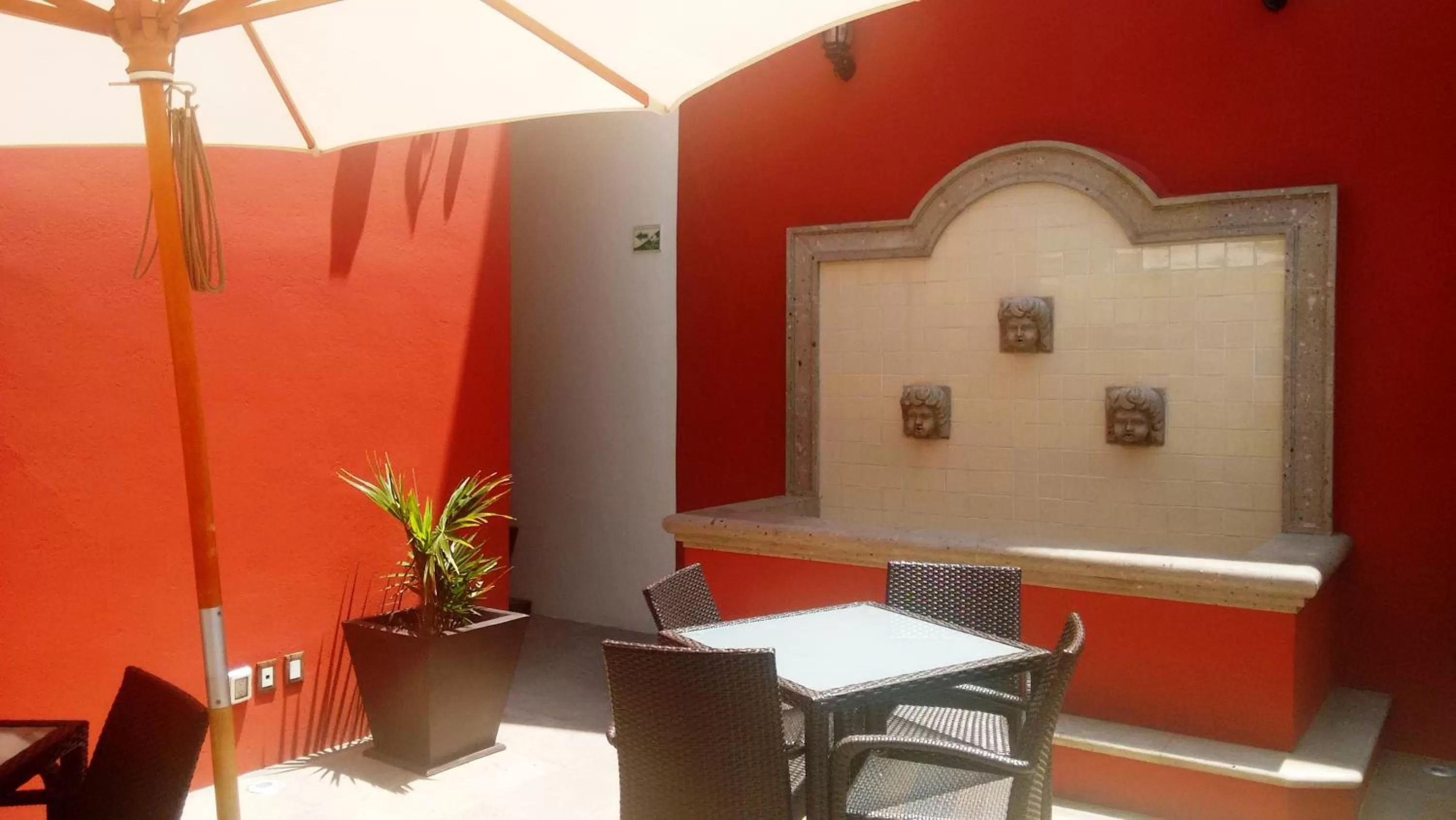 Restaurant/places to eat in Hotel San Xavier