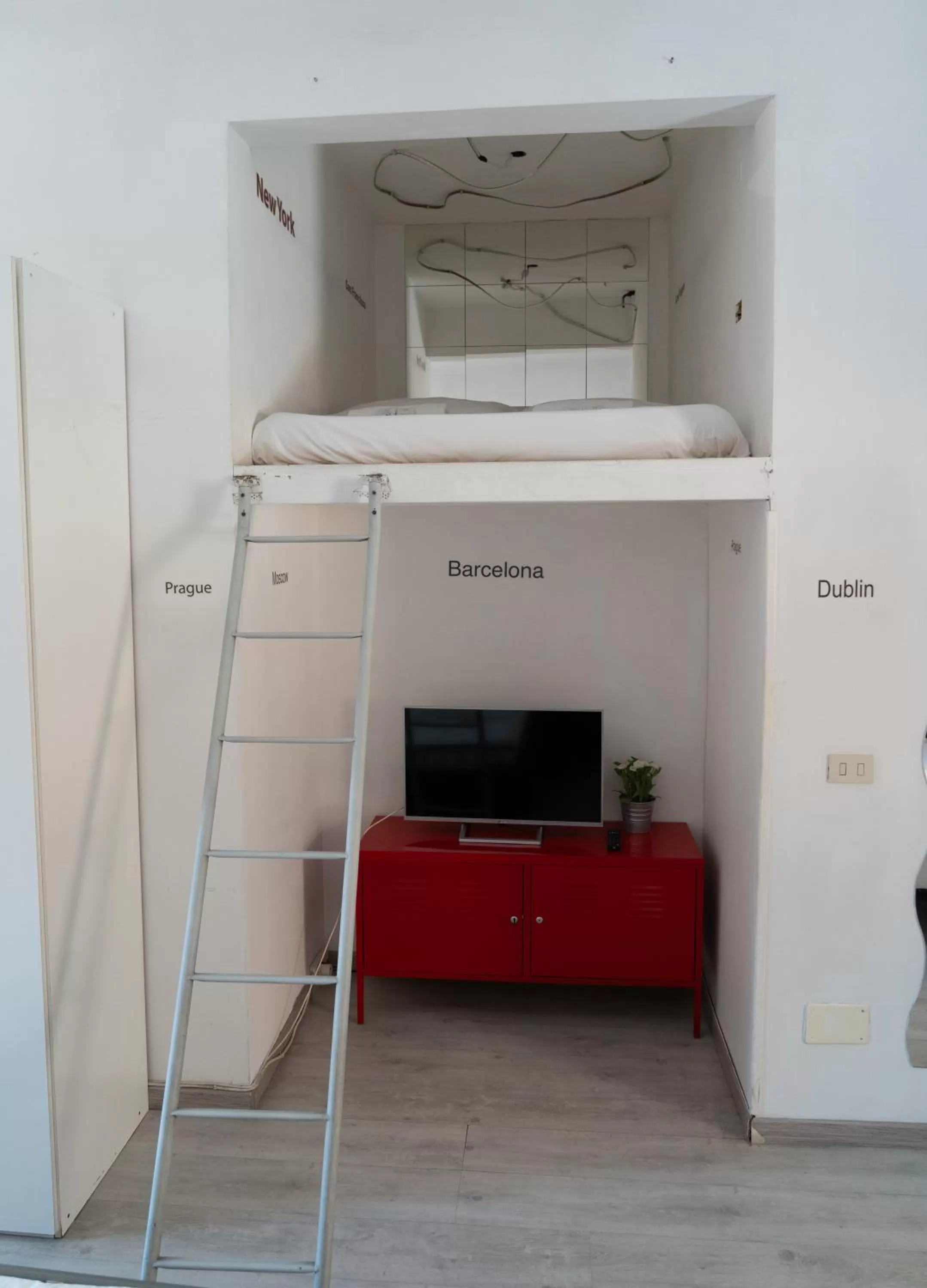 Bedroom, TV/Entertainment Center in Hotel VM