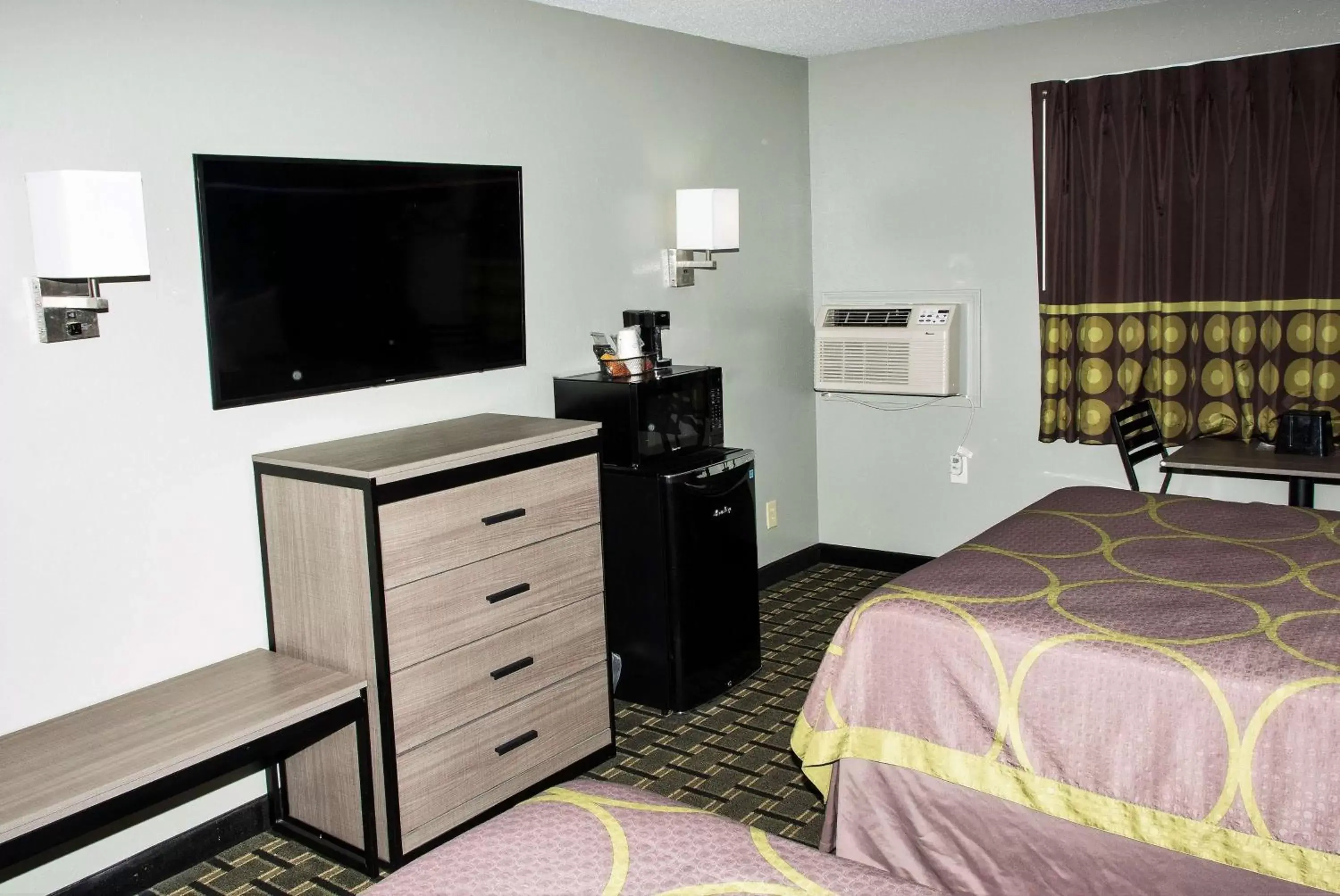 Bedroom, TV/Entertainment Center in Super 8 by Wyndham Michigan City