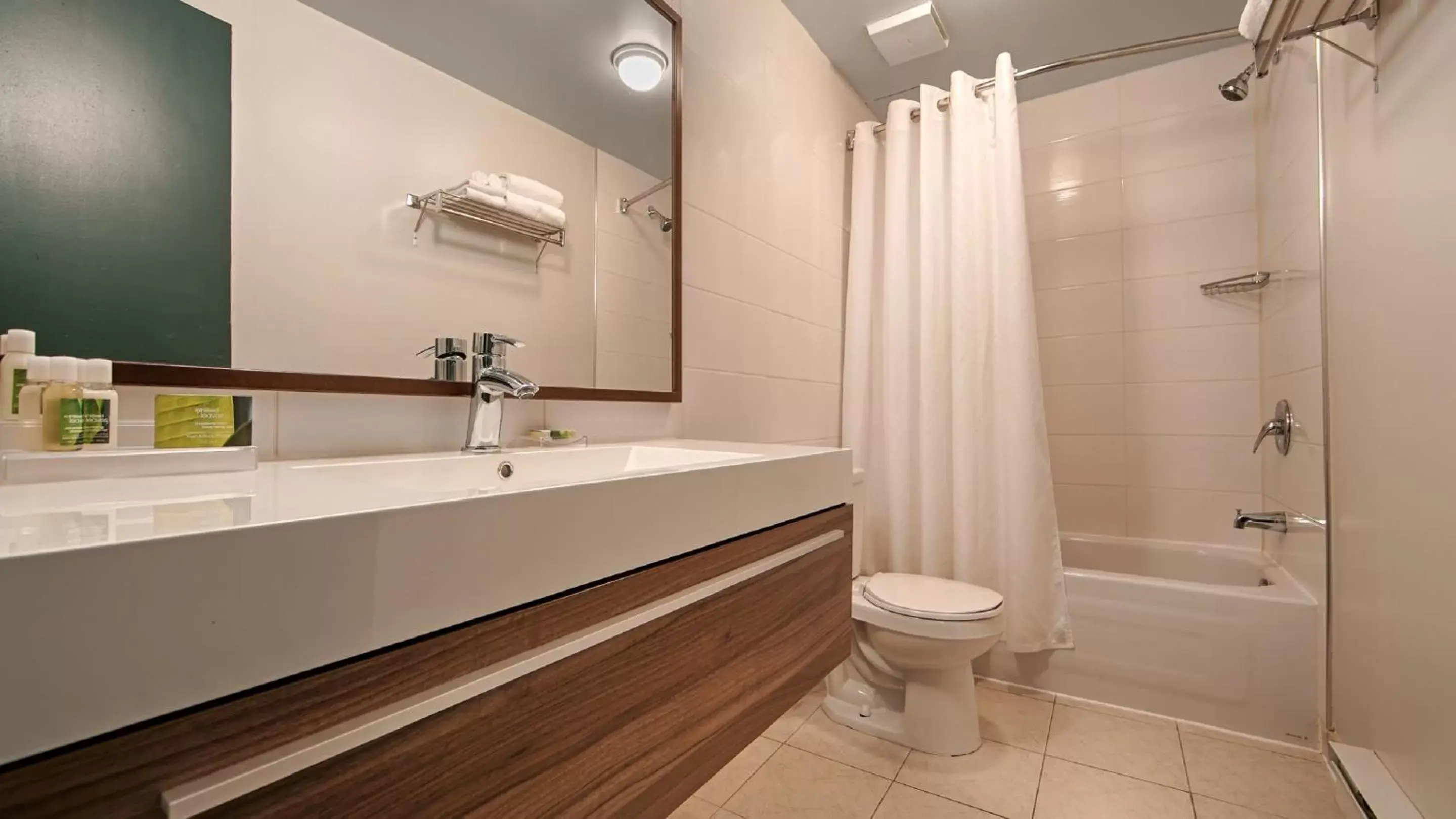 Photo of the whole room, Bathroom in Hôtel Albert par G5