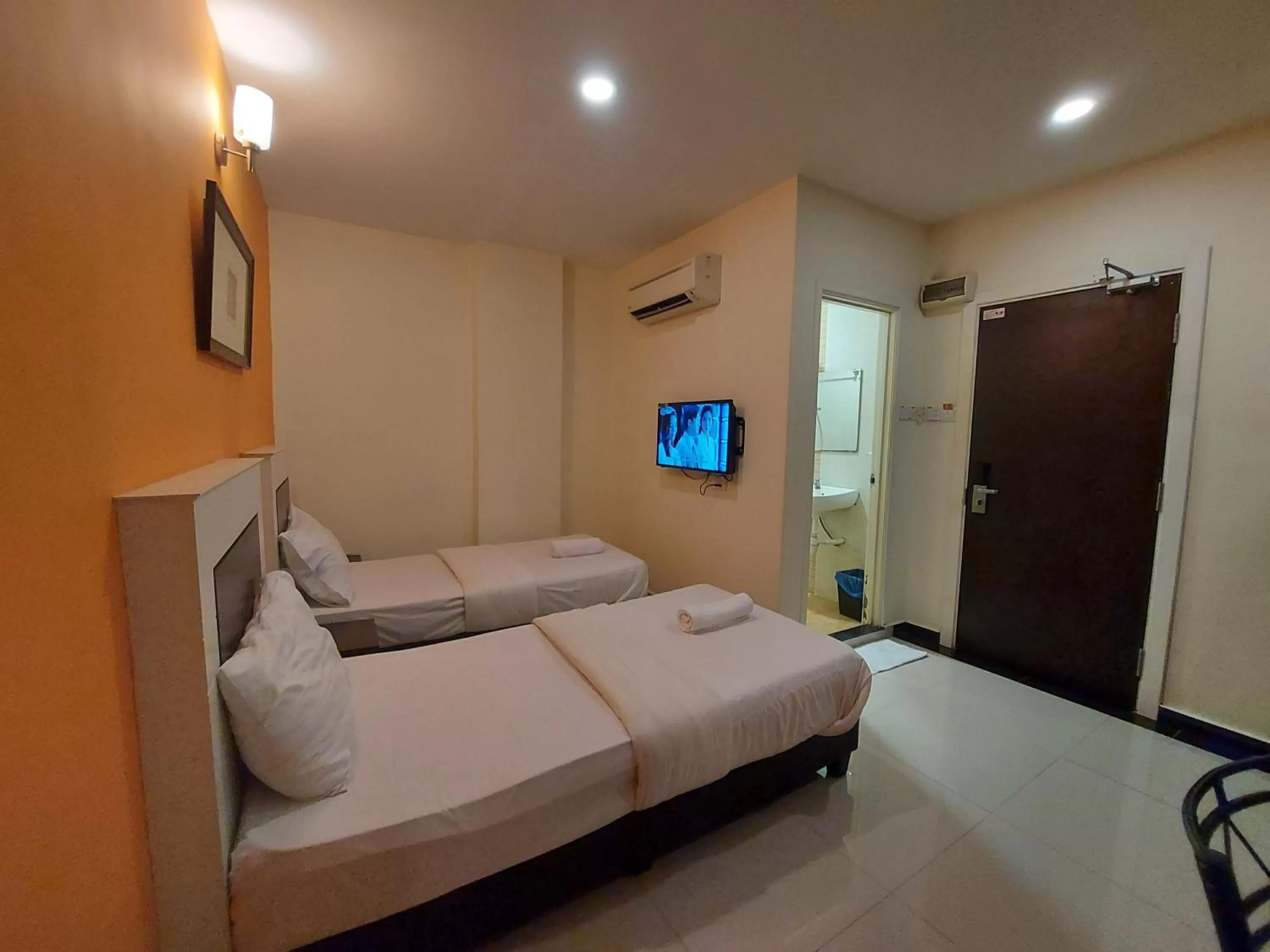 Bed in HOTEL SAHARA SDN BHD