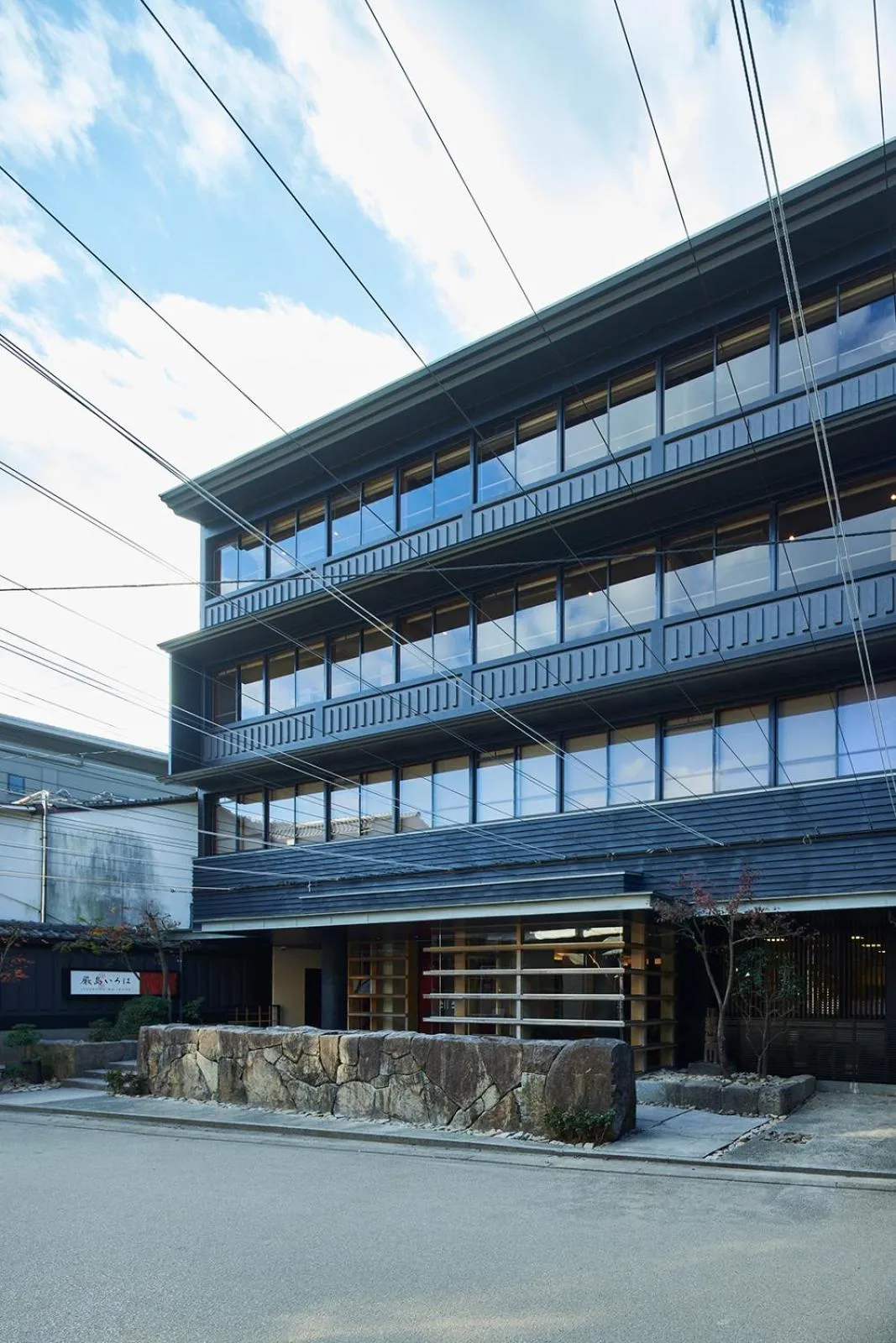 Property building in 厳島いろは