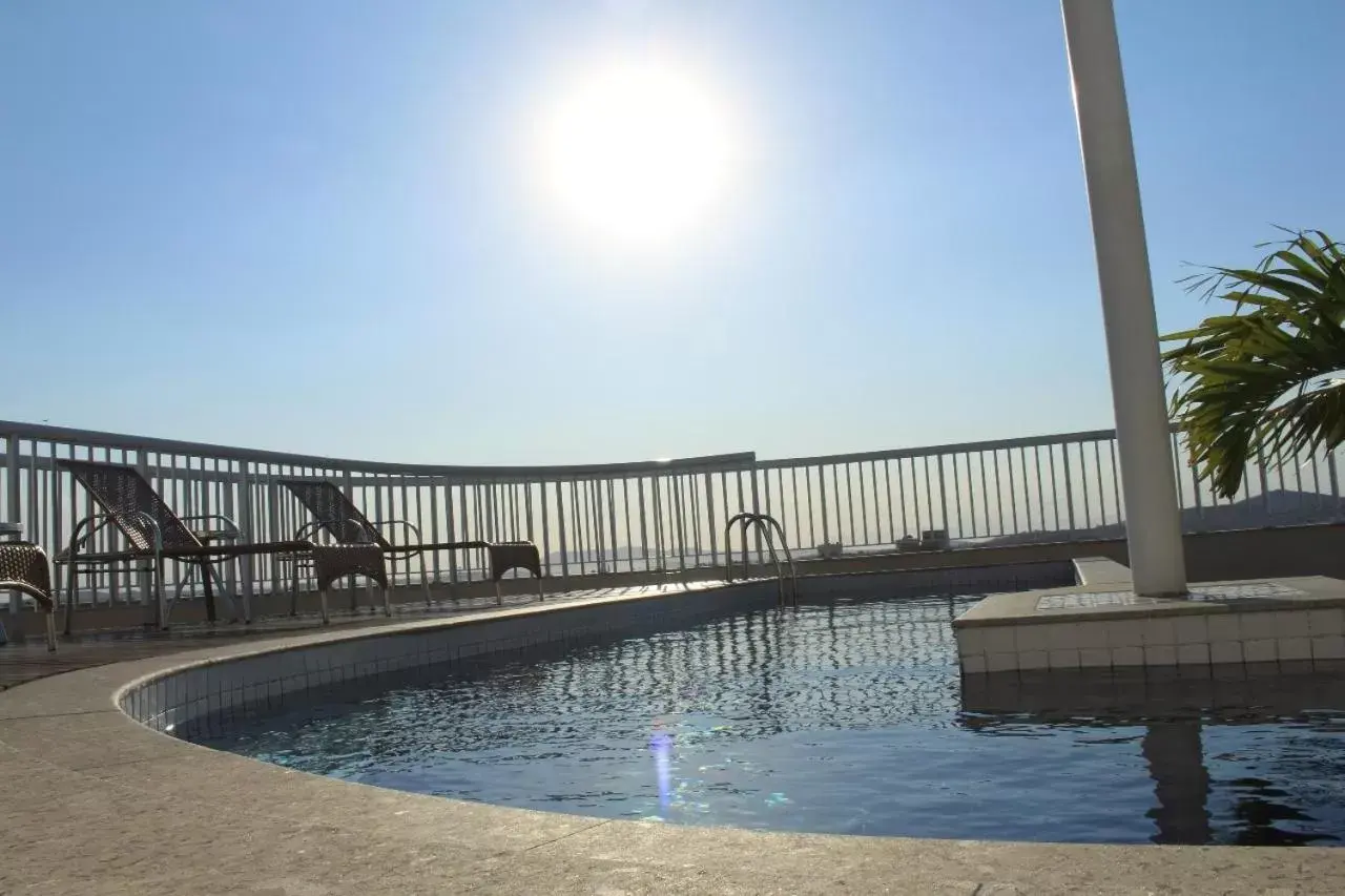 Balcony/Terrace, Swimming Pool in Green Hotéis