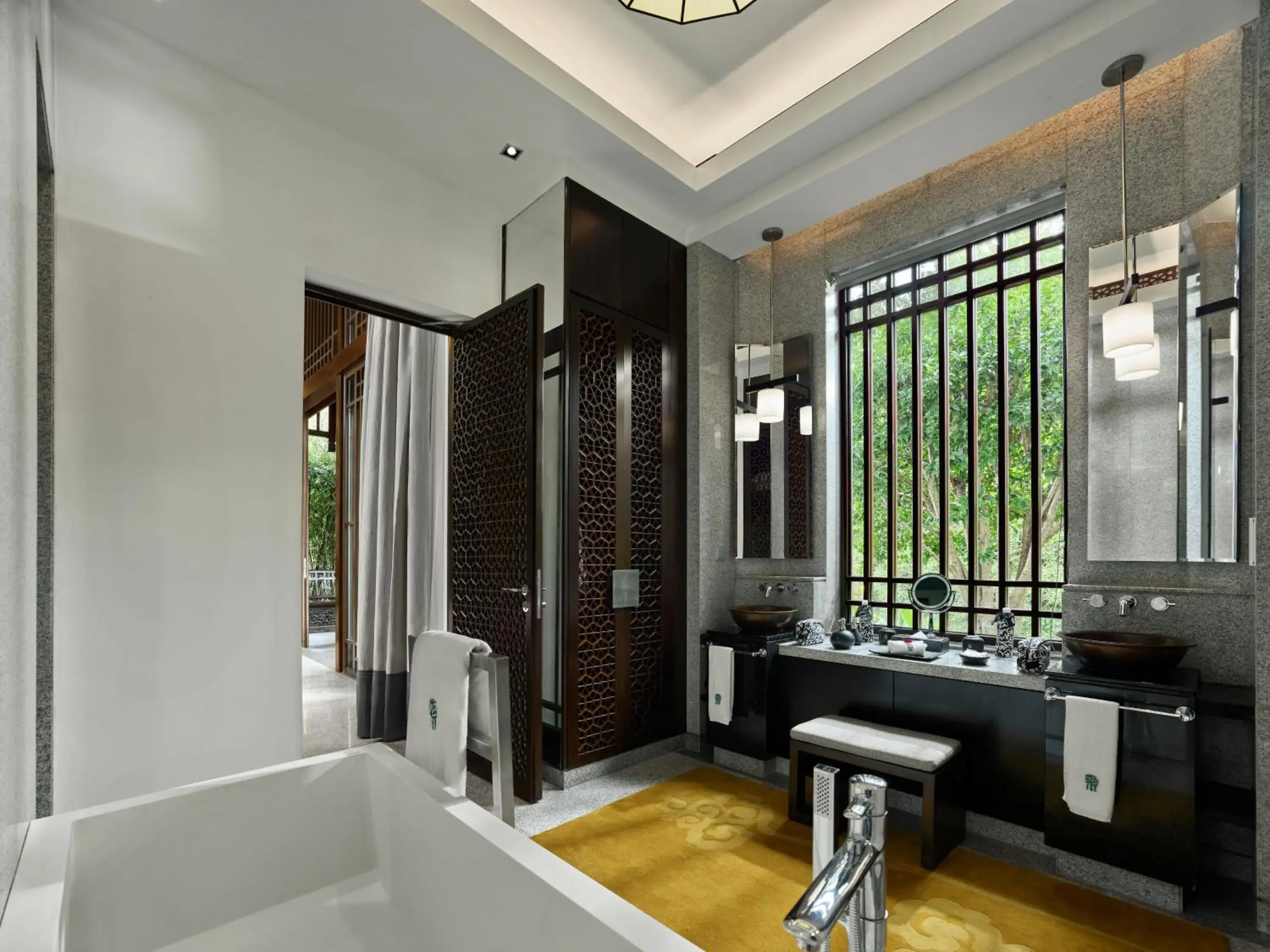 Bath, Bathroom in Banyan Tree Hangzhou