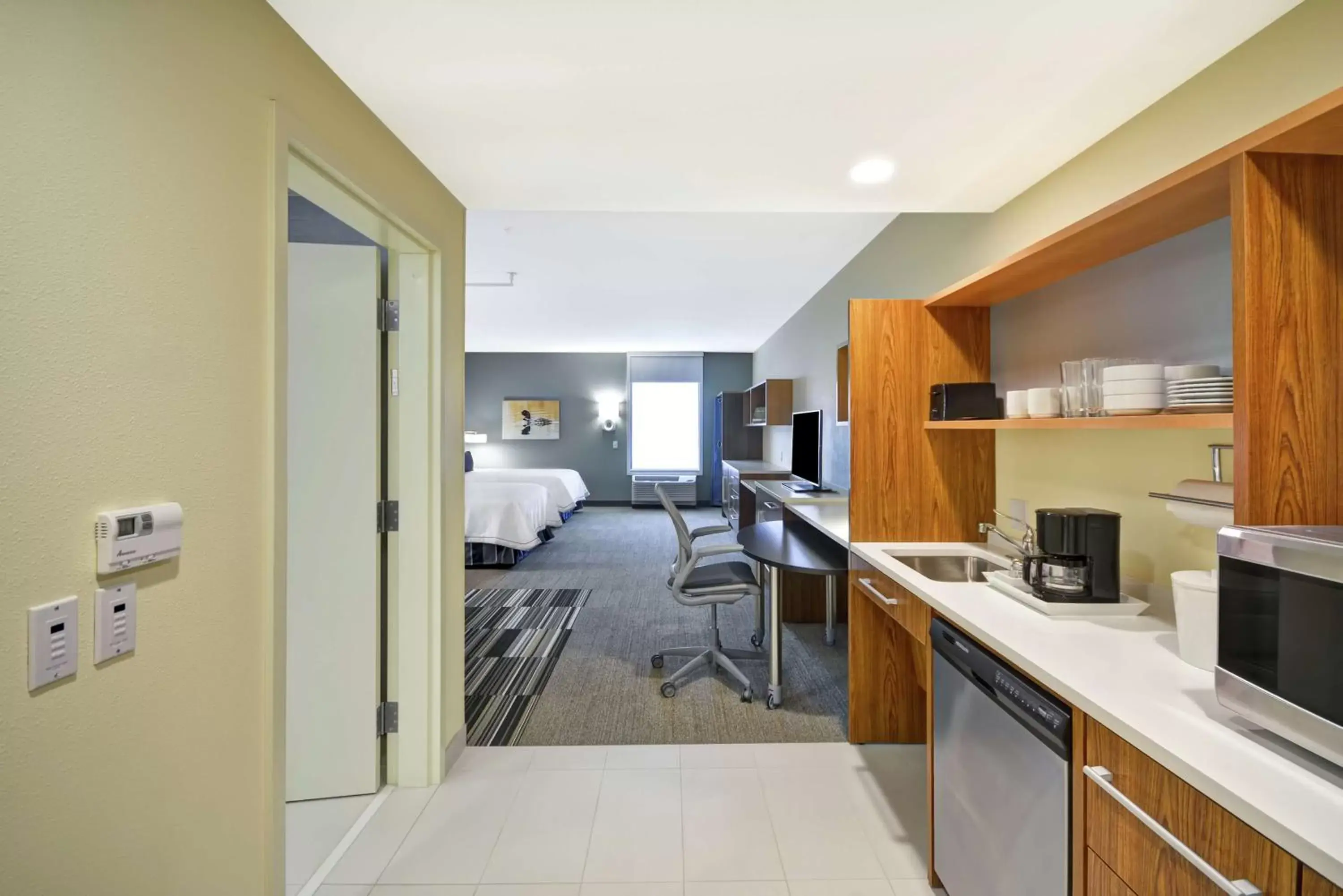 Bedroom, Kitchen/Kitchenette in Home2 Suites By Hilton Minneapolis-Eden Prairie