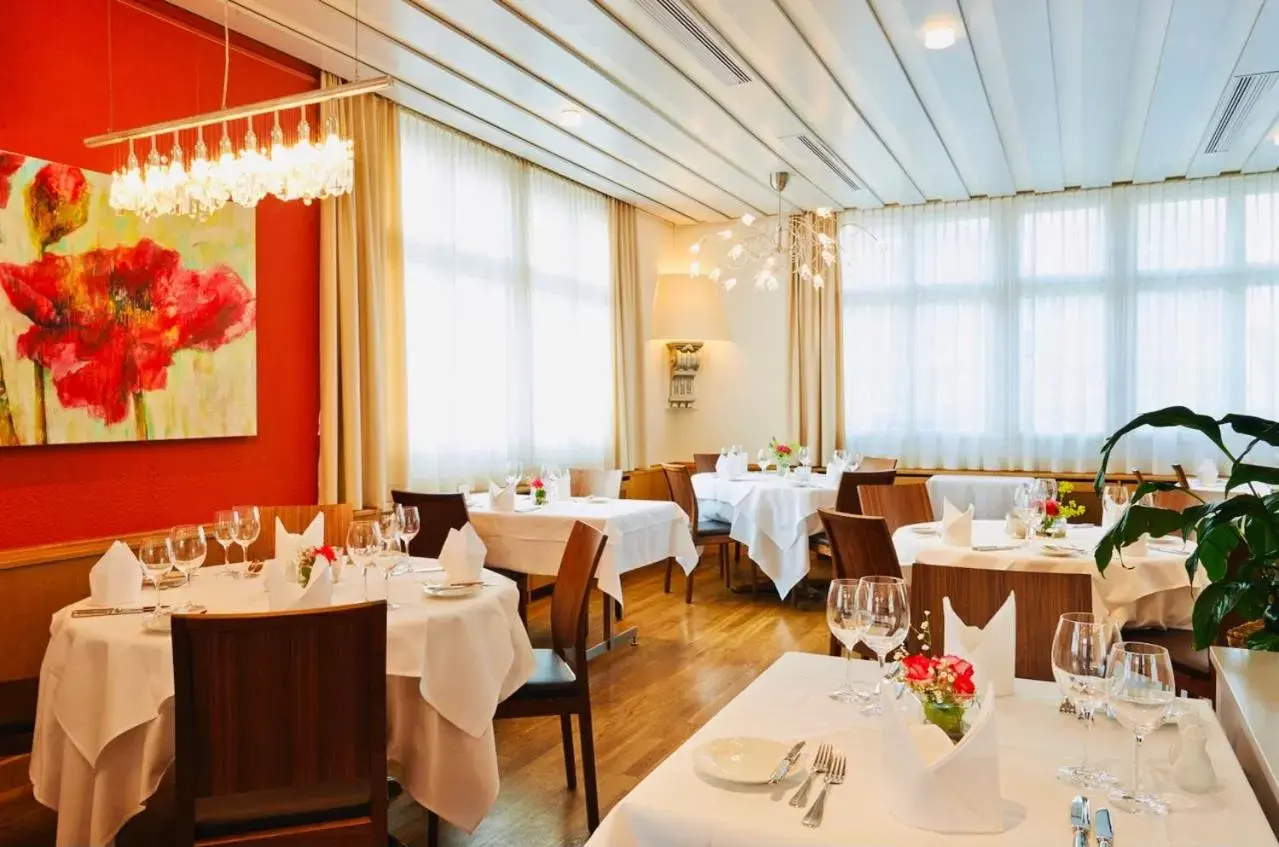 Restaurant/Places to Eat in Hotel Rössli