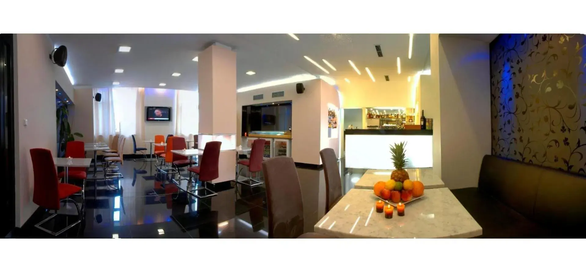 Restaurant/places to eat in Relax Inn Restaurant/places to eat in Relax Inn