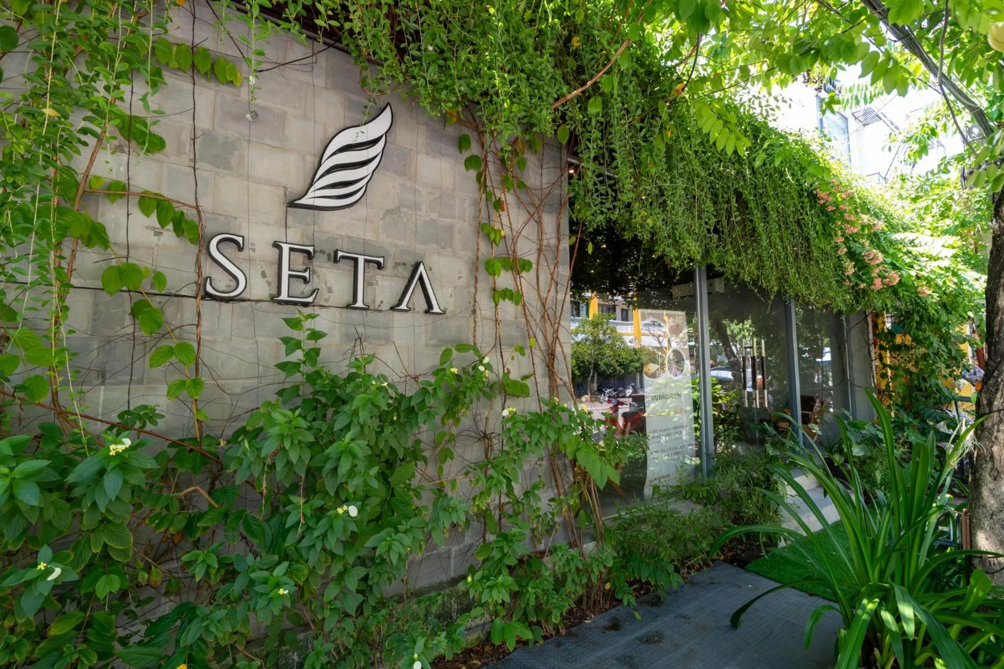 Hot Tub in Mulberry Collection Silk Eco