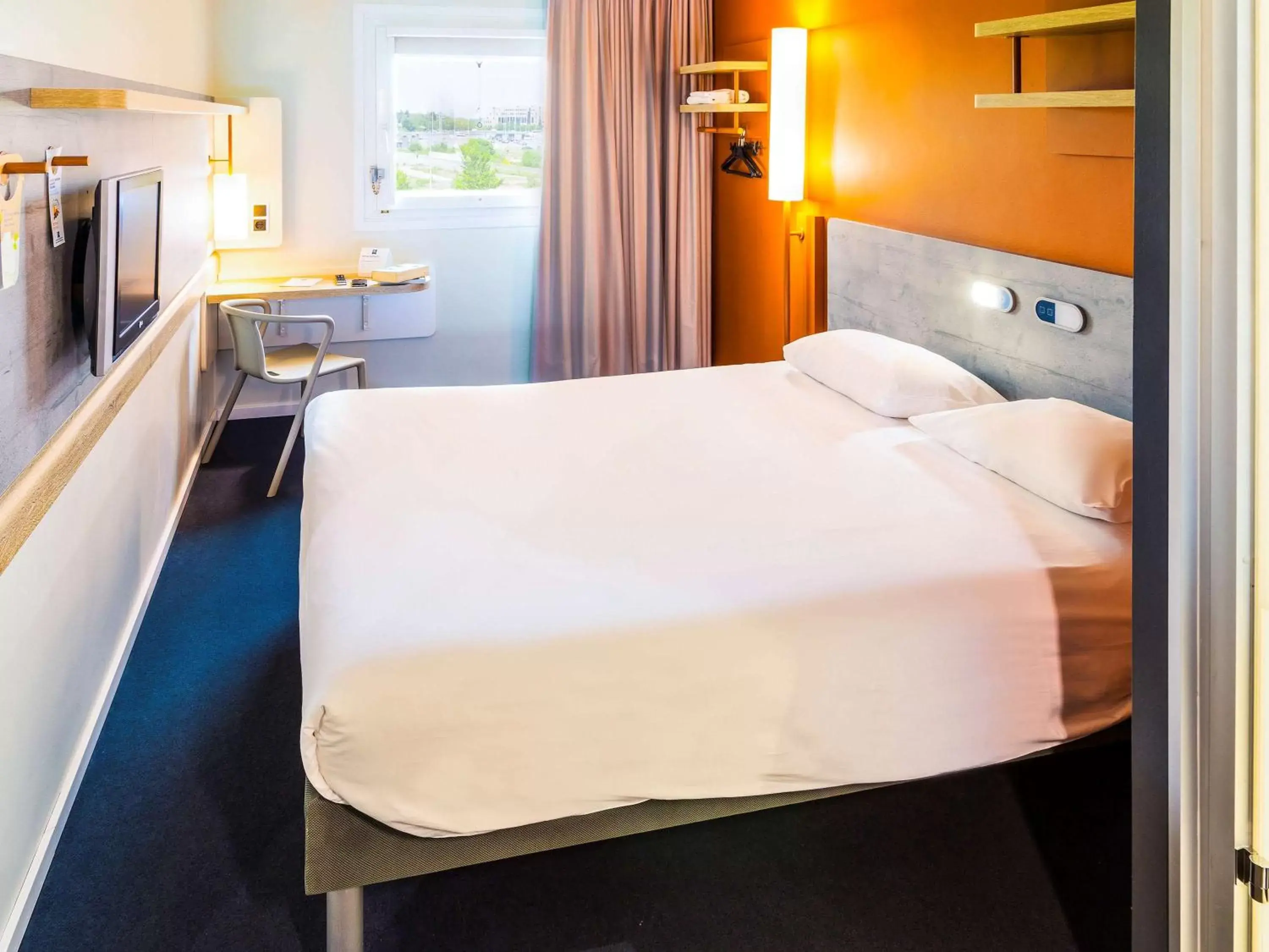 Photo of the whole room, Bed in ibis Budget Luxembourg Aeroport