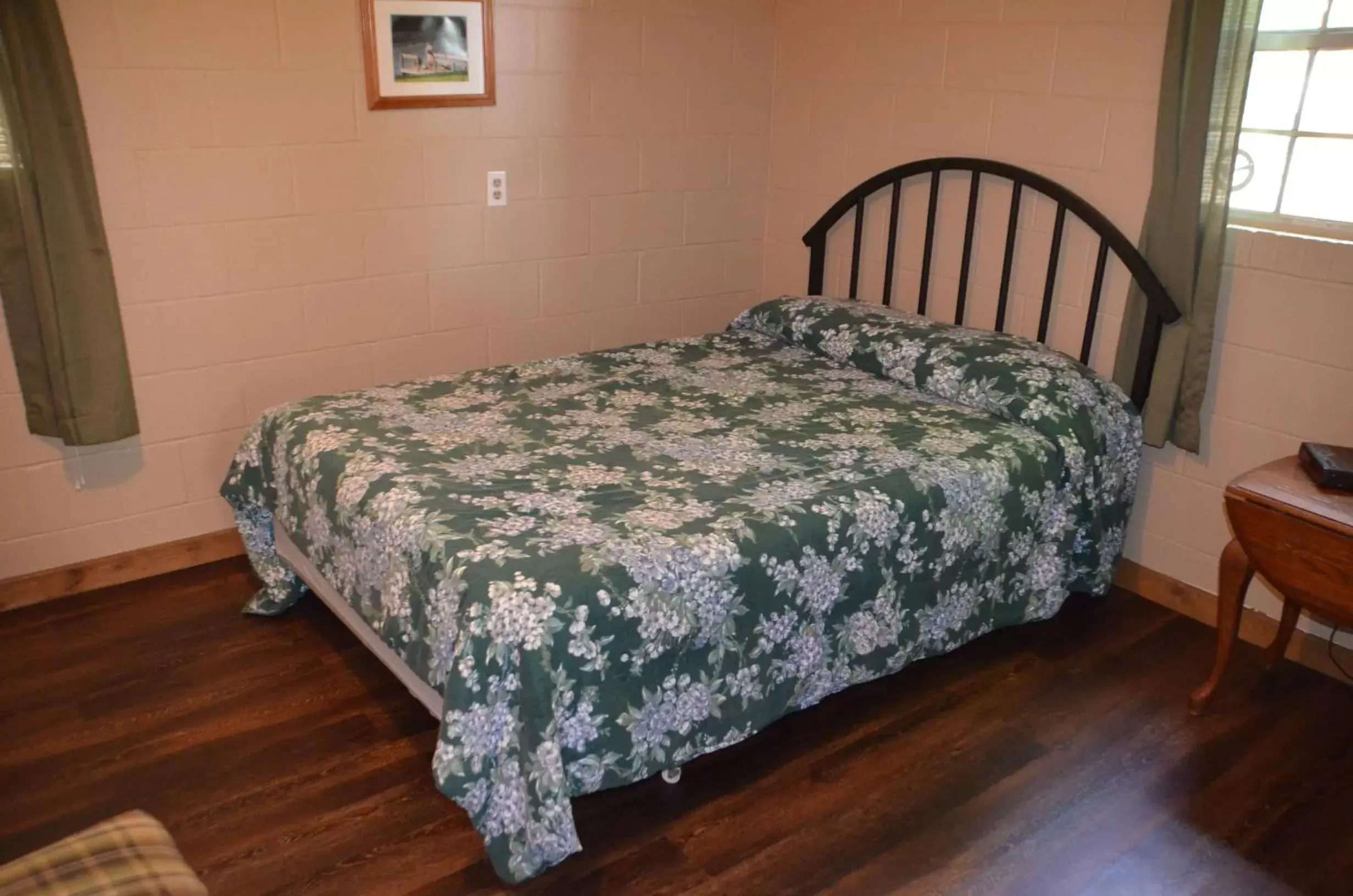 Bed in The Retreat at Center Hill Lake