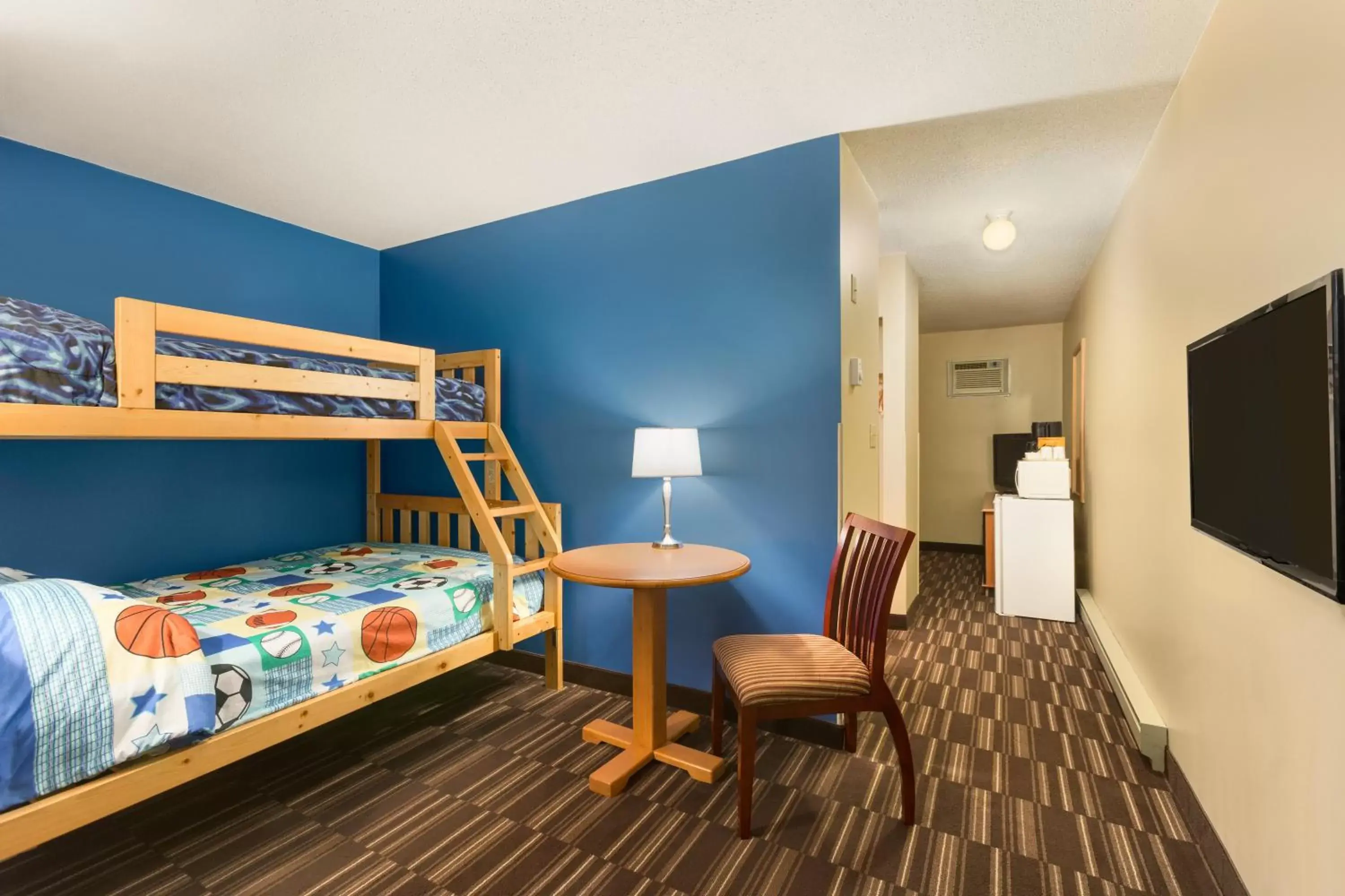 Photo of the whole room, Bunk Bed in Days Inn by Wyndham Nanaimo