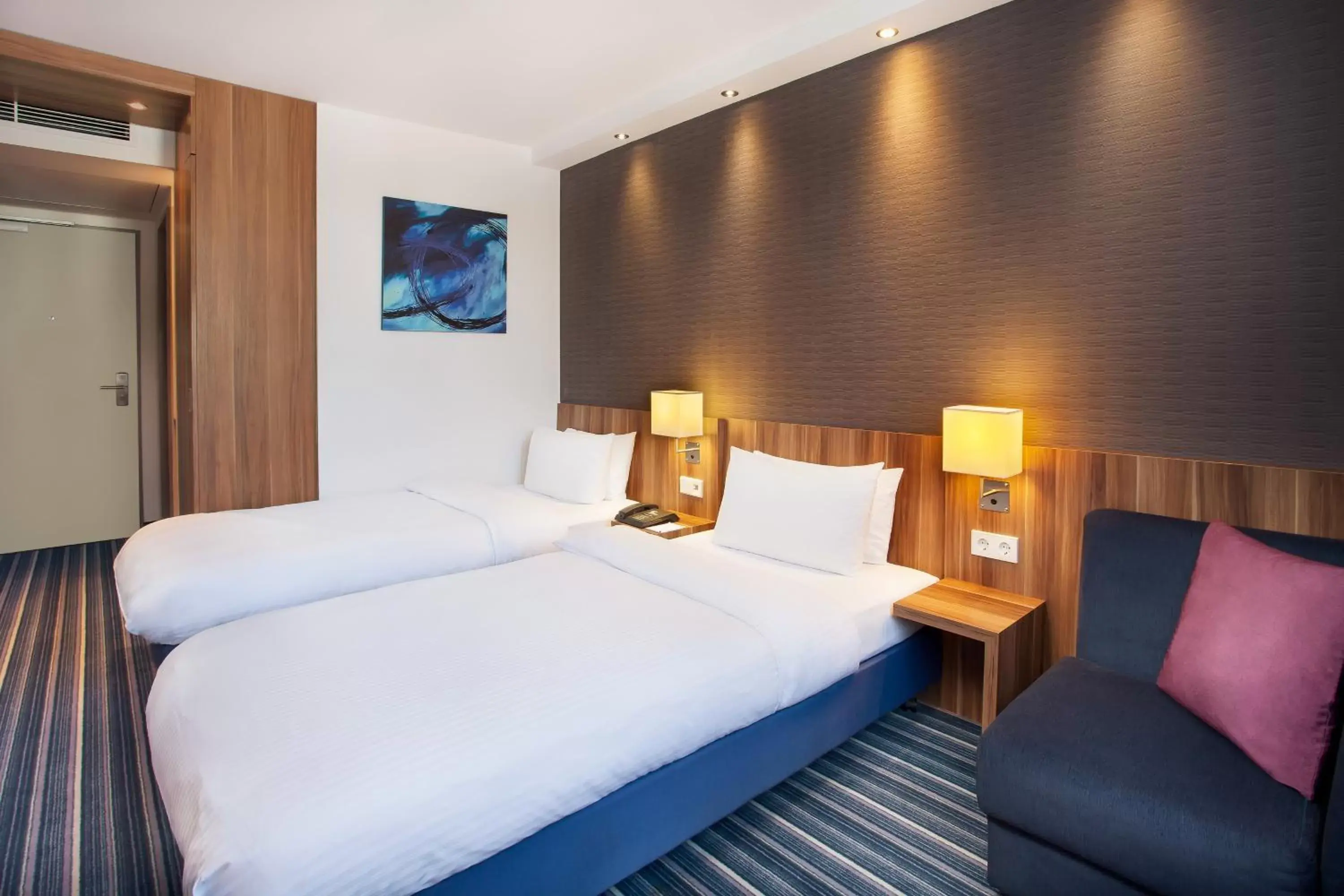 Photo of the whole room, Bed in Holiday Inn Express Augsburg, an IHG Hotel