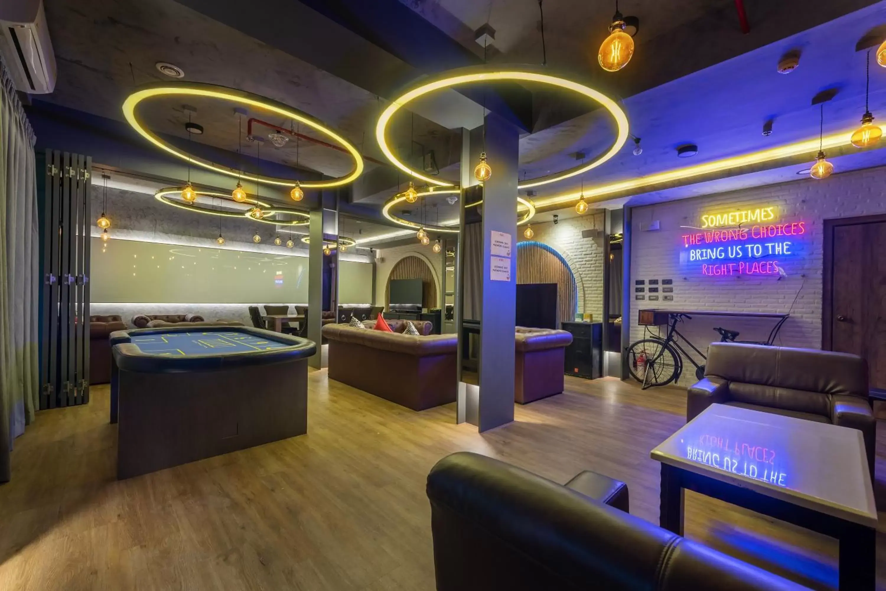 Karaoke in Qiu Hotel Sukhumvit SHA Plus
