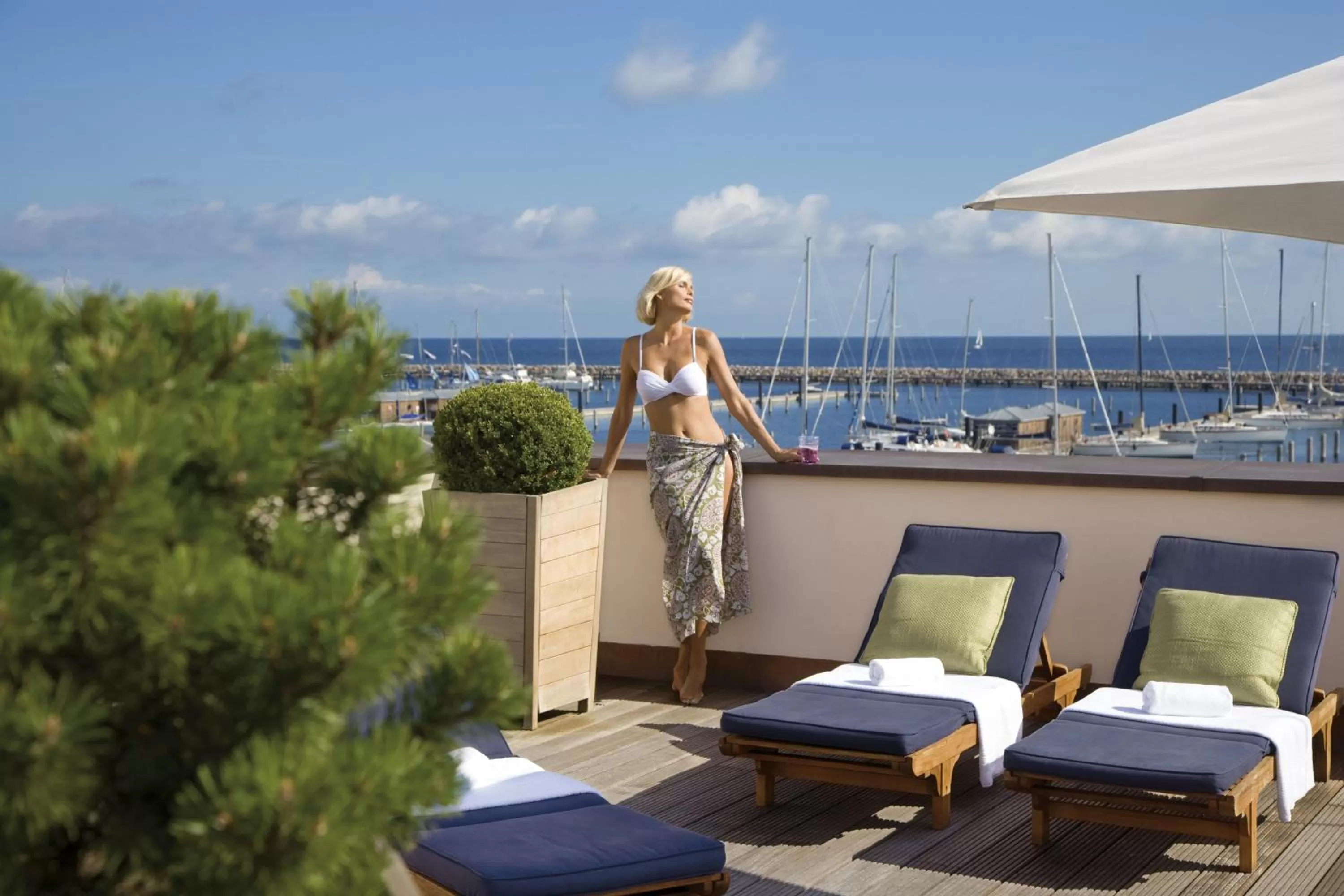 People in Yachthafenresidenz Hohe Düne