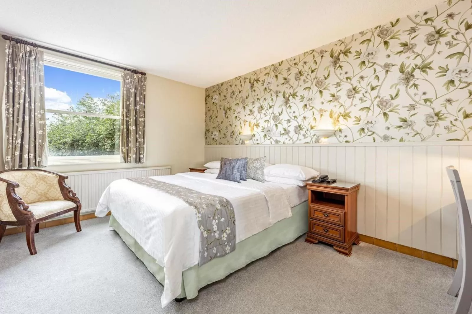 Bedroom, Bed in Best Western Limpley Stoke Hotel