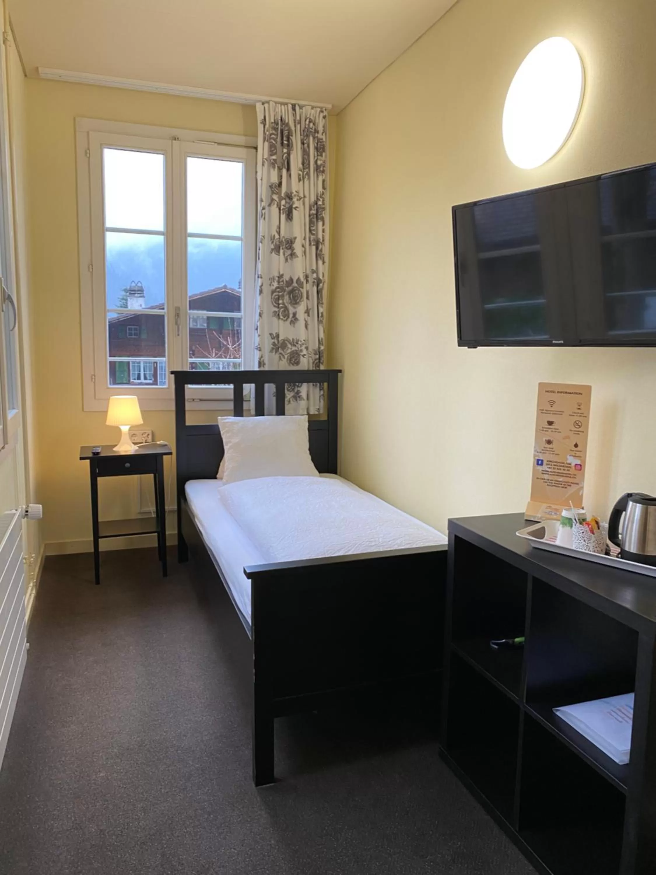 Bed in Alpenrose Hotel and Gardens