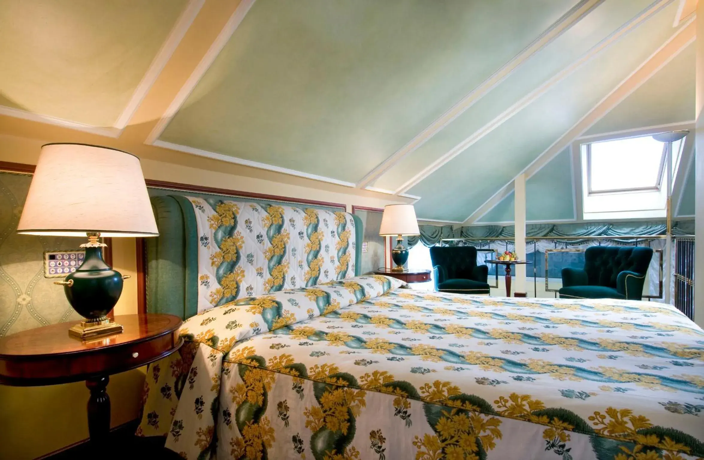 Photo of the whole room, Bed in Grand Hotel Bristol