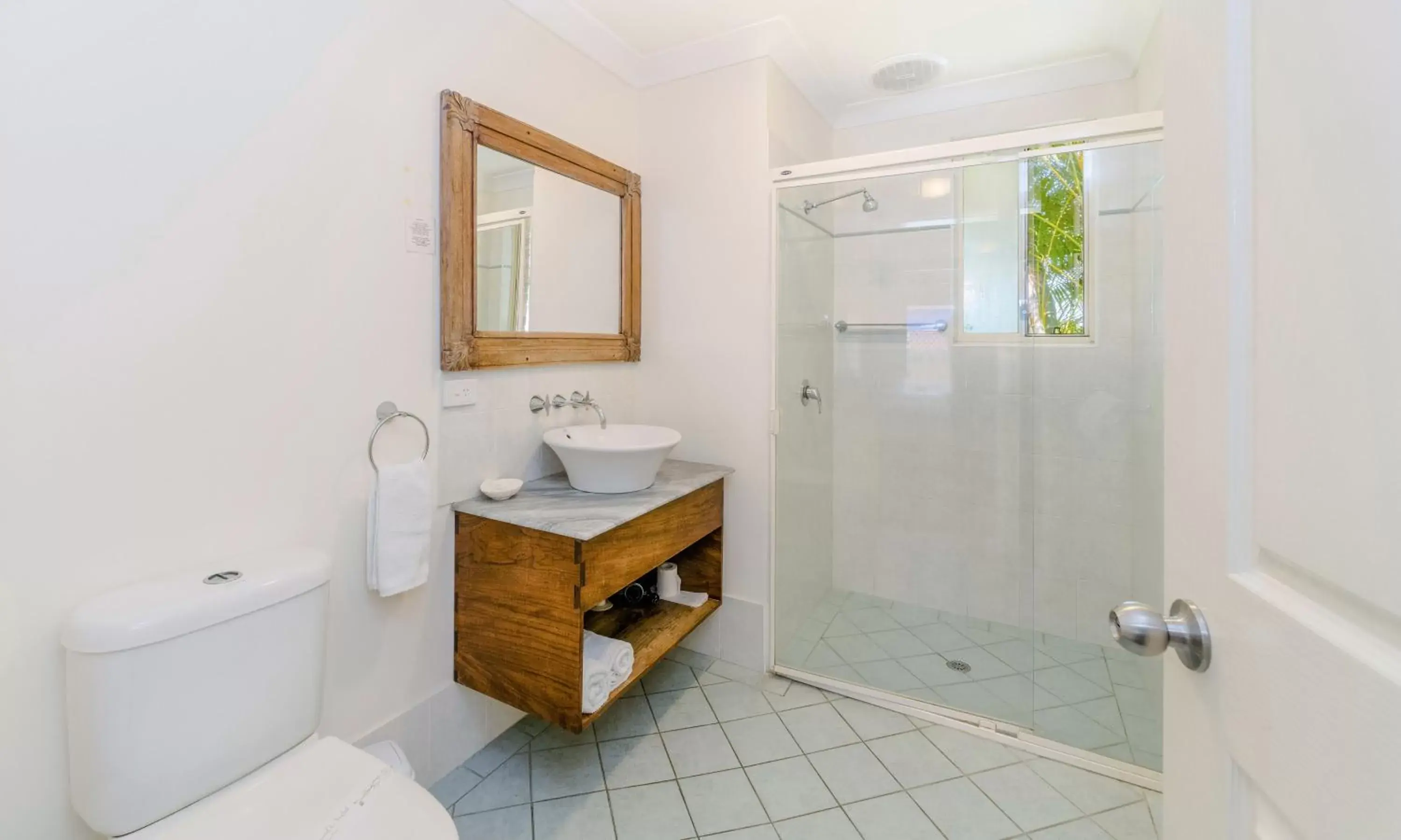 Shower, Bathroom in The Carmel Yamba