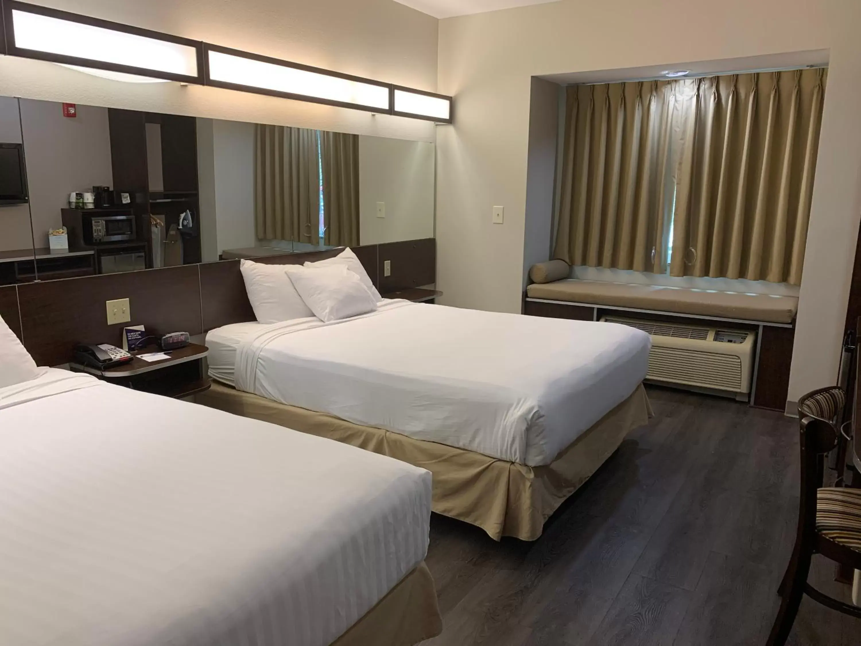 Photo of the whole room, Bed in Microtel Inn & Suites by Wyndham Pearl River/Slidell