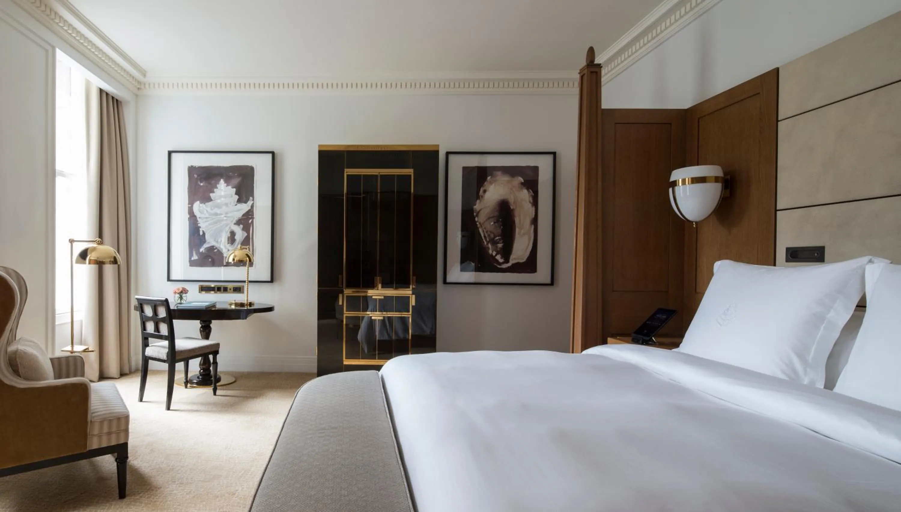 Bedroom, Bed in Four Seasons Hotel London at Tower Bridge