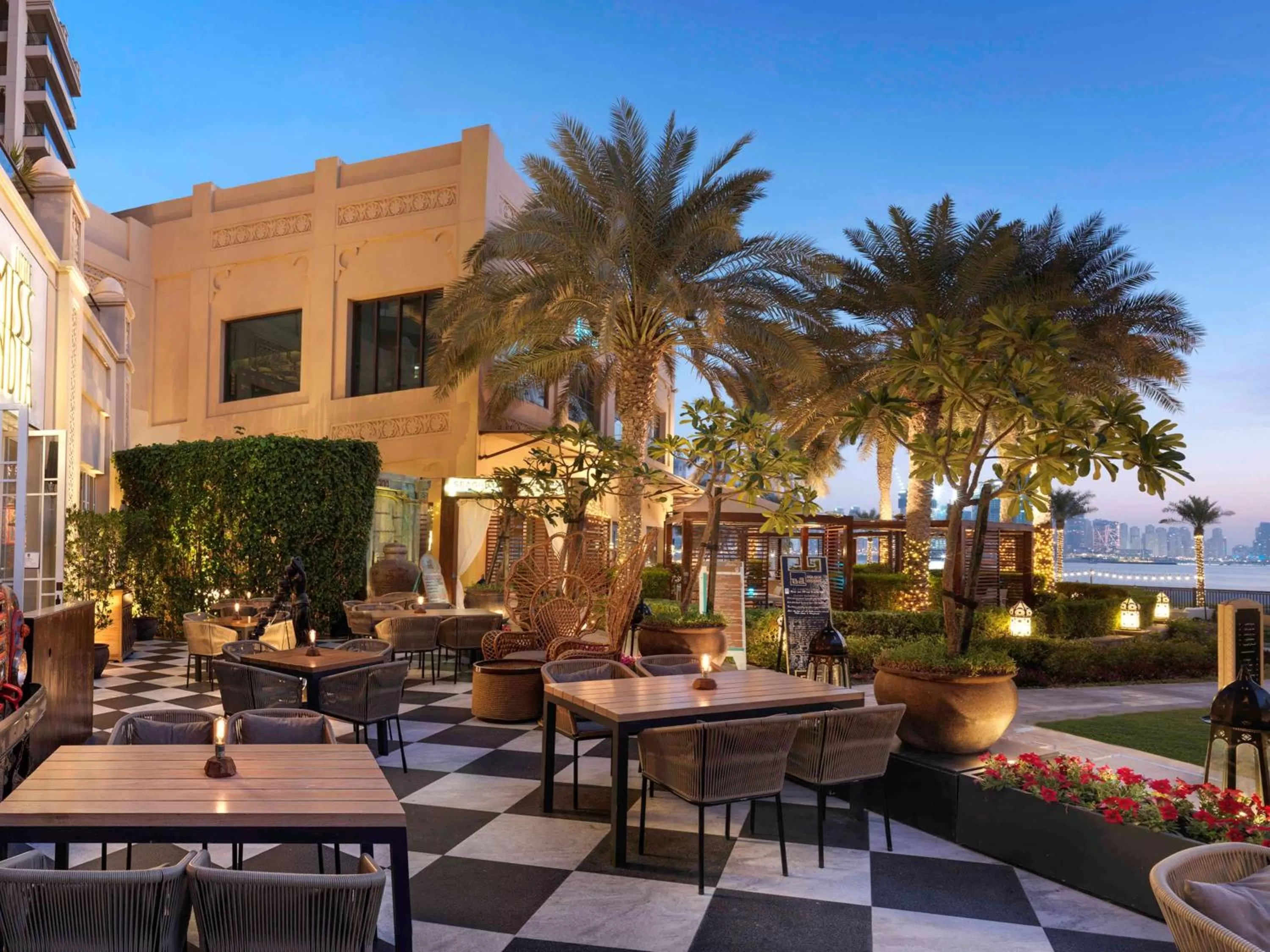 Property building in Fairmont The Palm