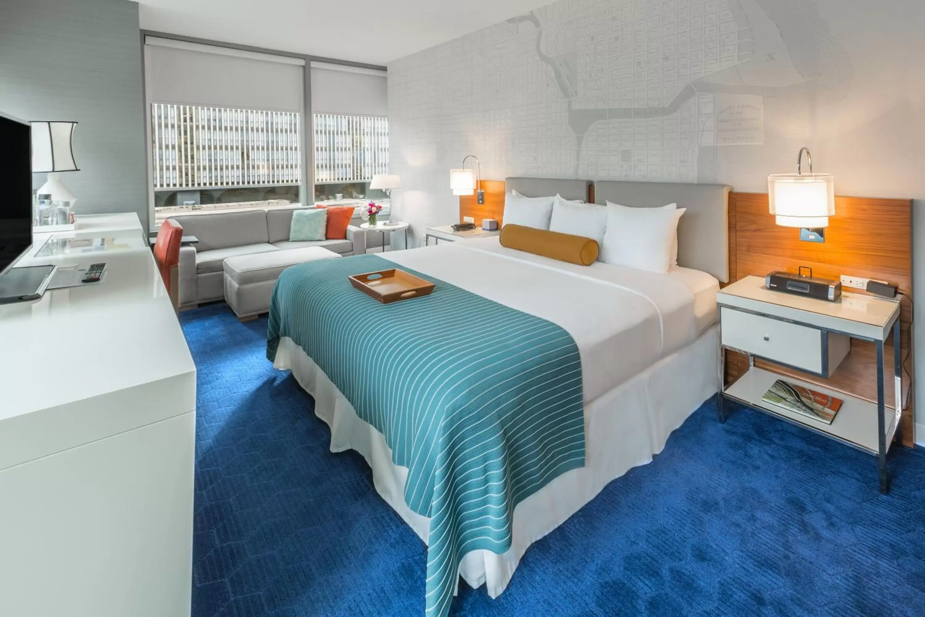 Photo of the whole room, Bed in Kinzie Hotel