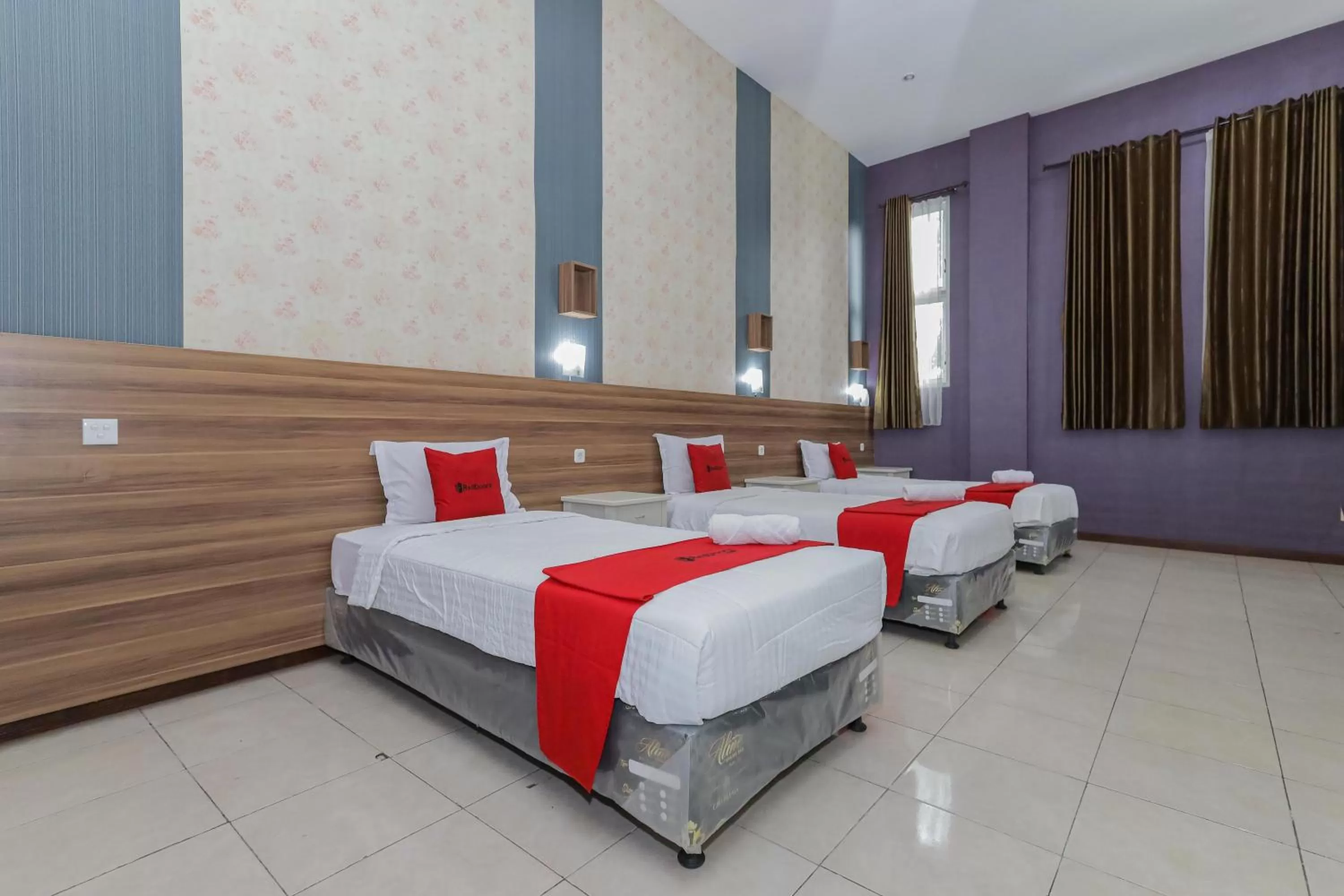 Bedroom, Bed in RedDoorz Syariah @ Klojen Malang