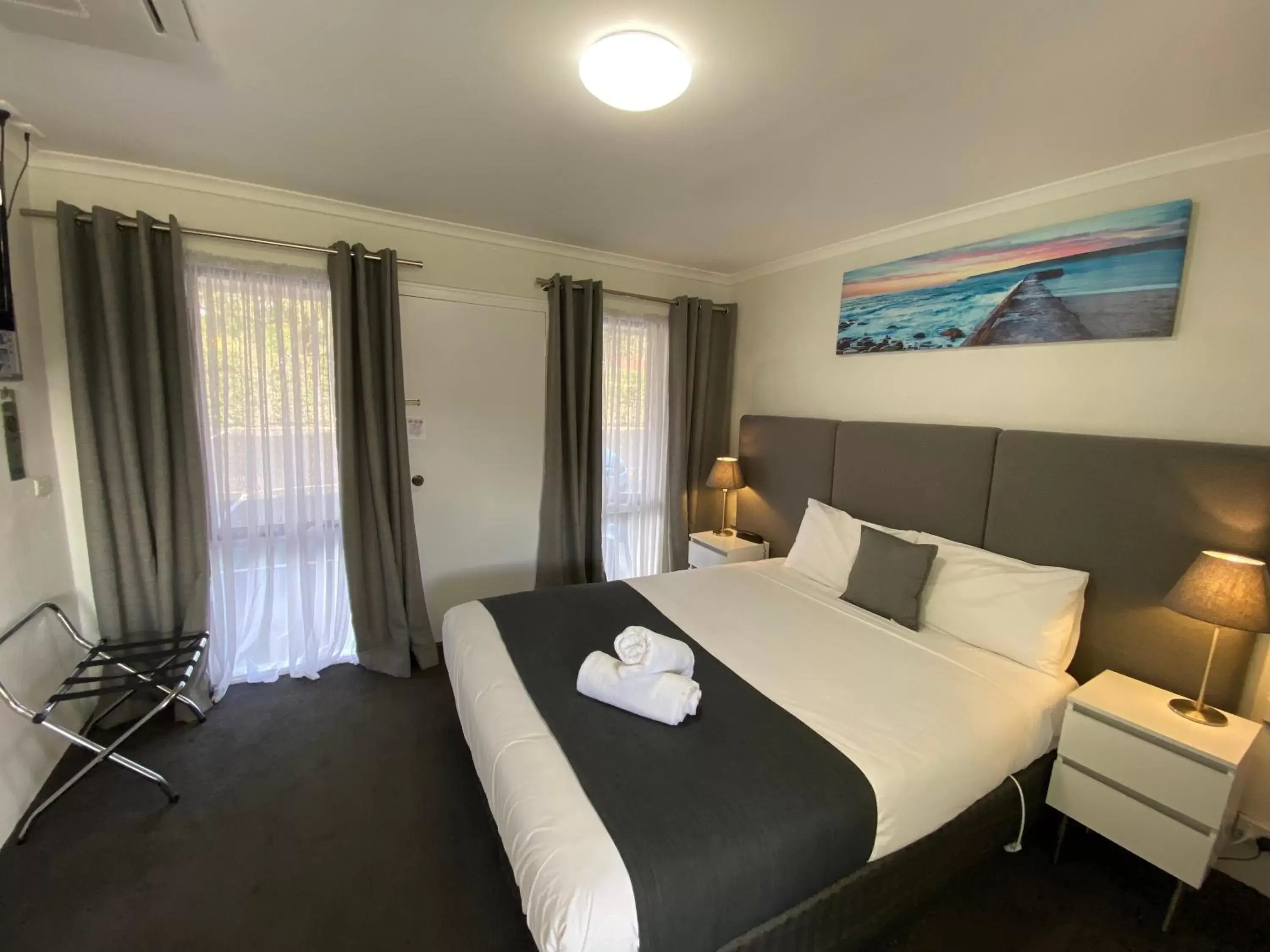Guests, Bed in Frankston Motel