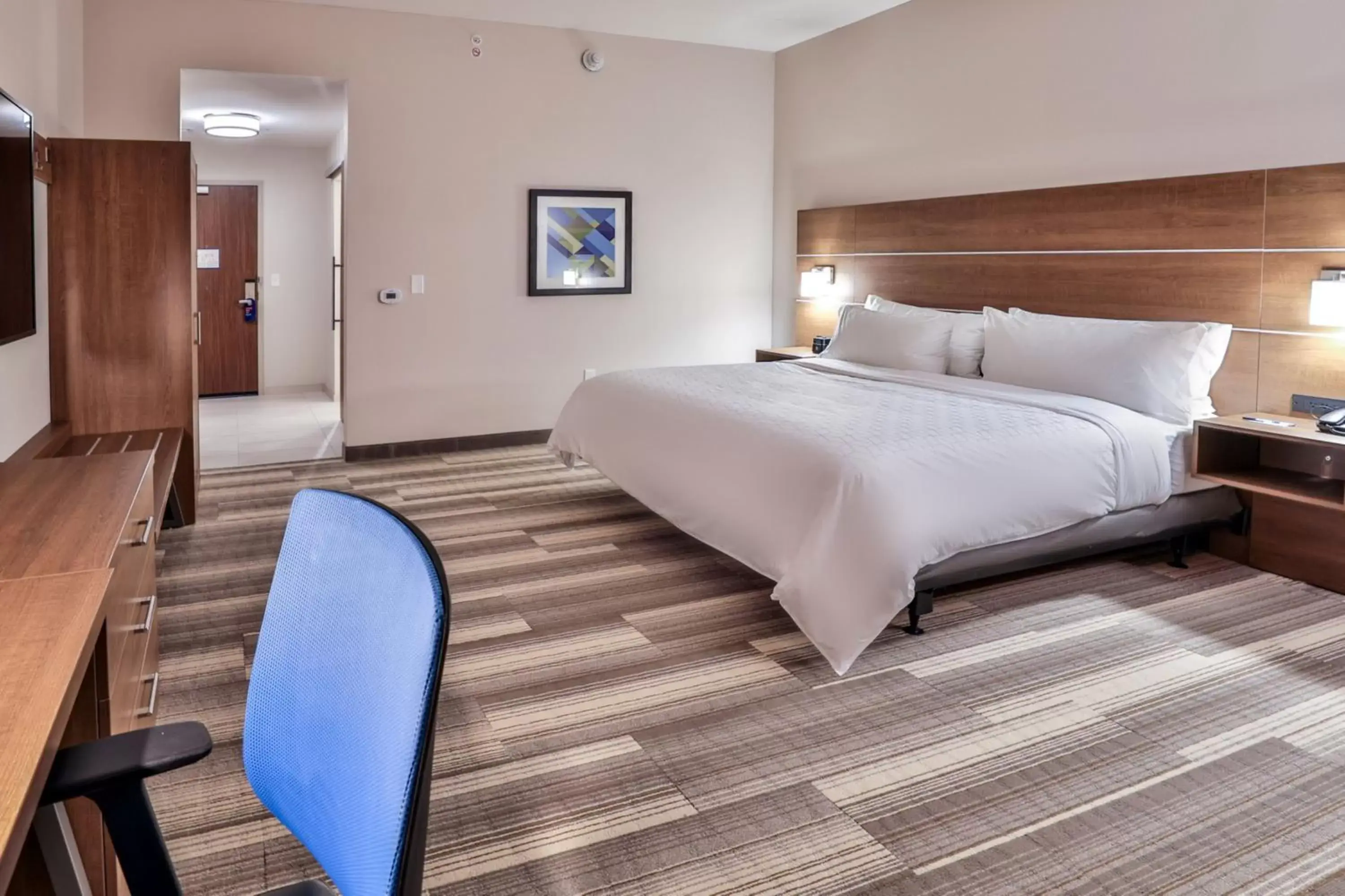 Bedroom, Bed in Holiday Inn Express & Suites - Nashville MetroCenter Downtown, an IHG Hotel