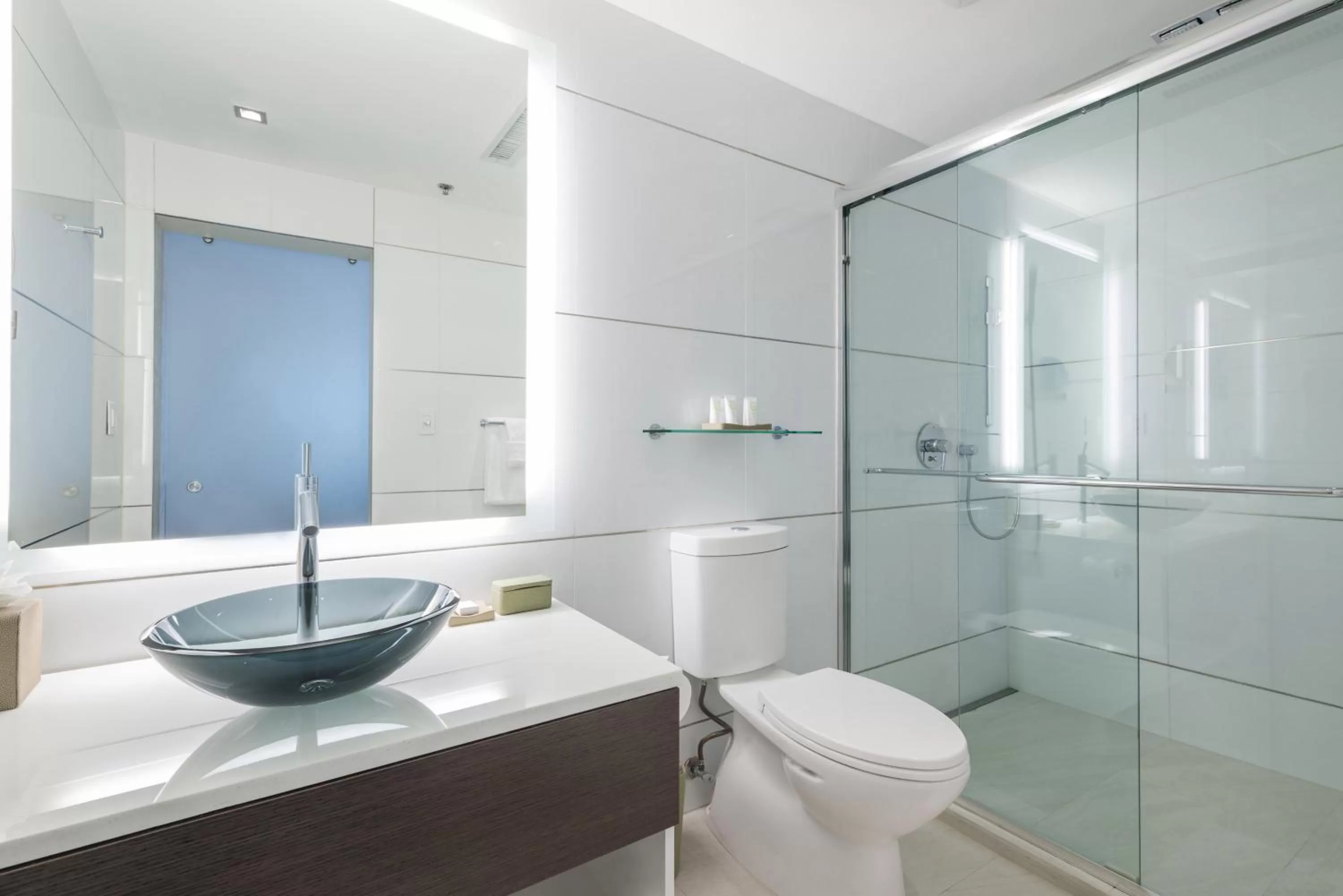 Shower in The Marlin Hotel