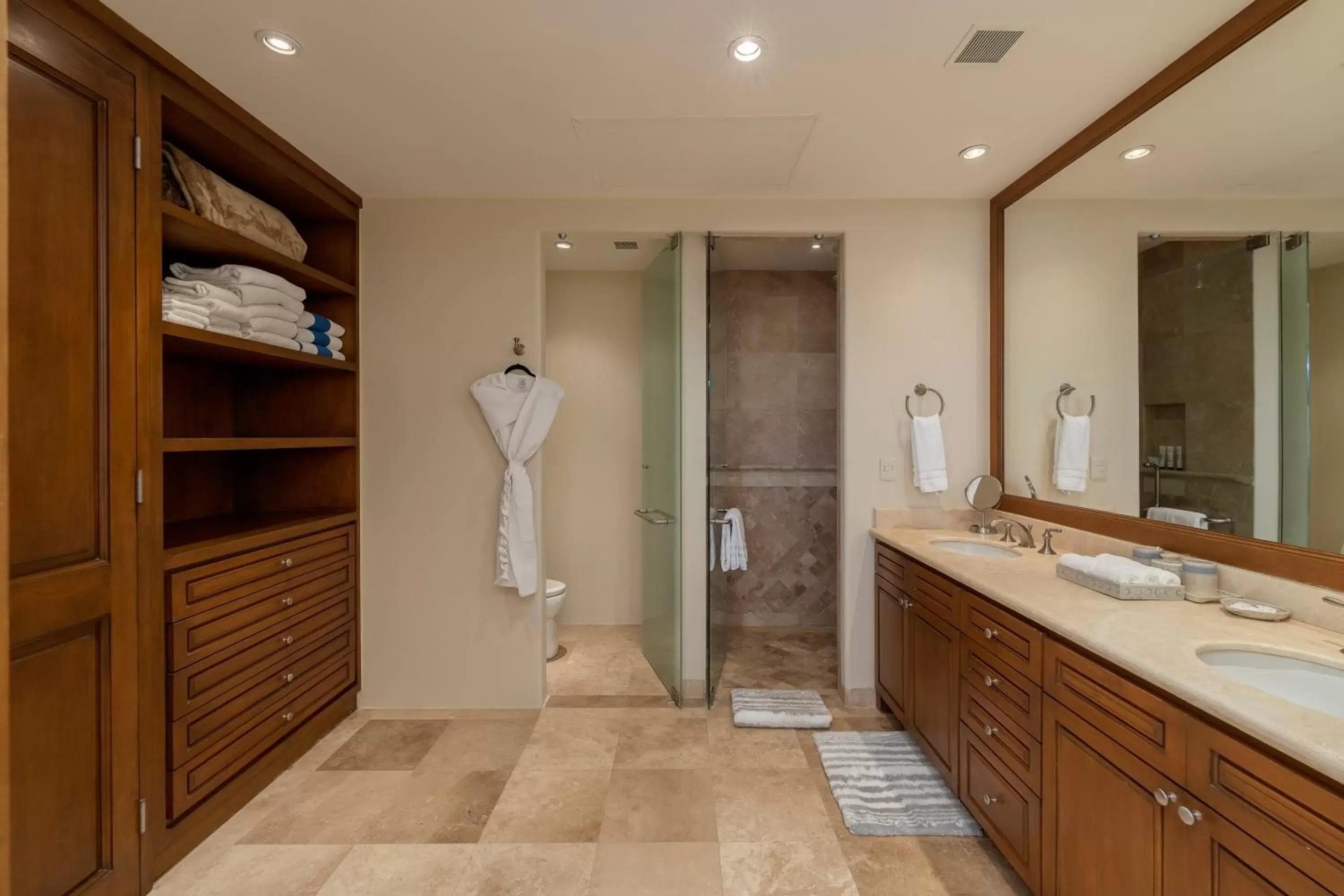 Bathroom in Alegranza Luxury Resort - All Master Suite